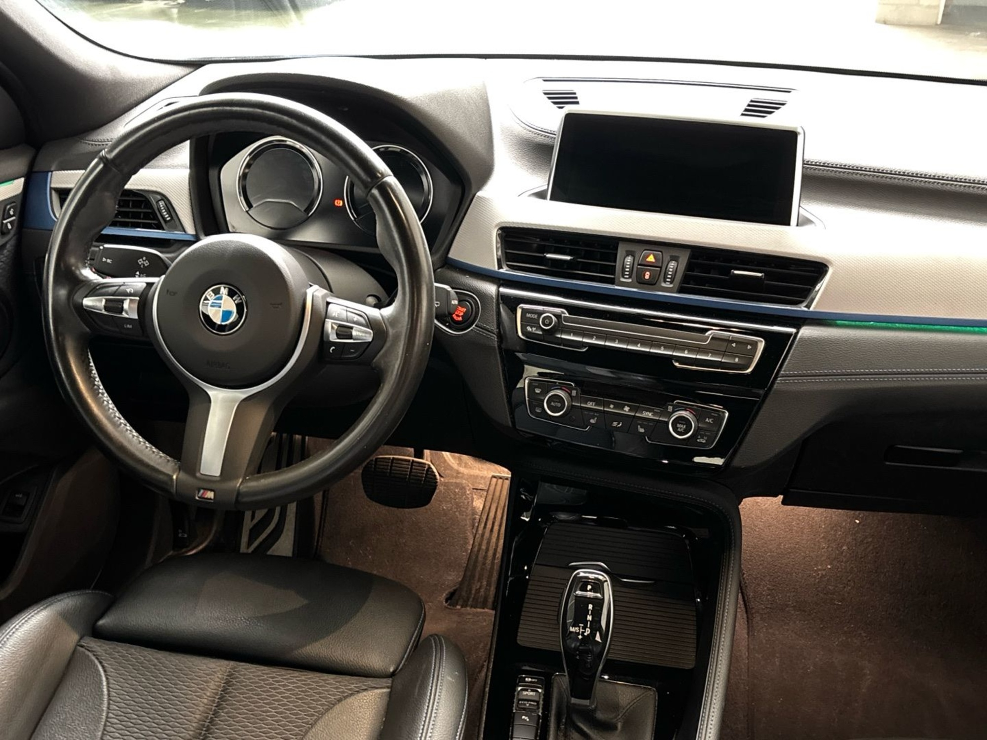 Renting BMW X2 sDrive18i 103 kW (140 CV) 5 1