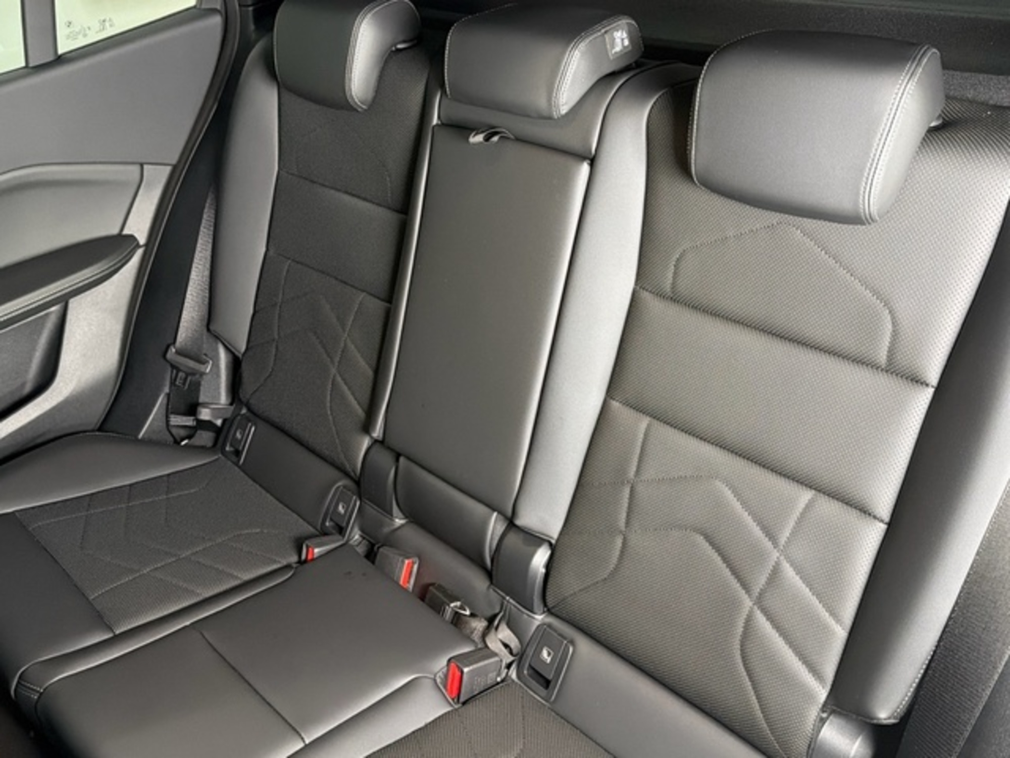 Renting BMW X2 sDrive20d 120 kW (163 CV) 7 4