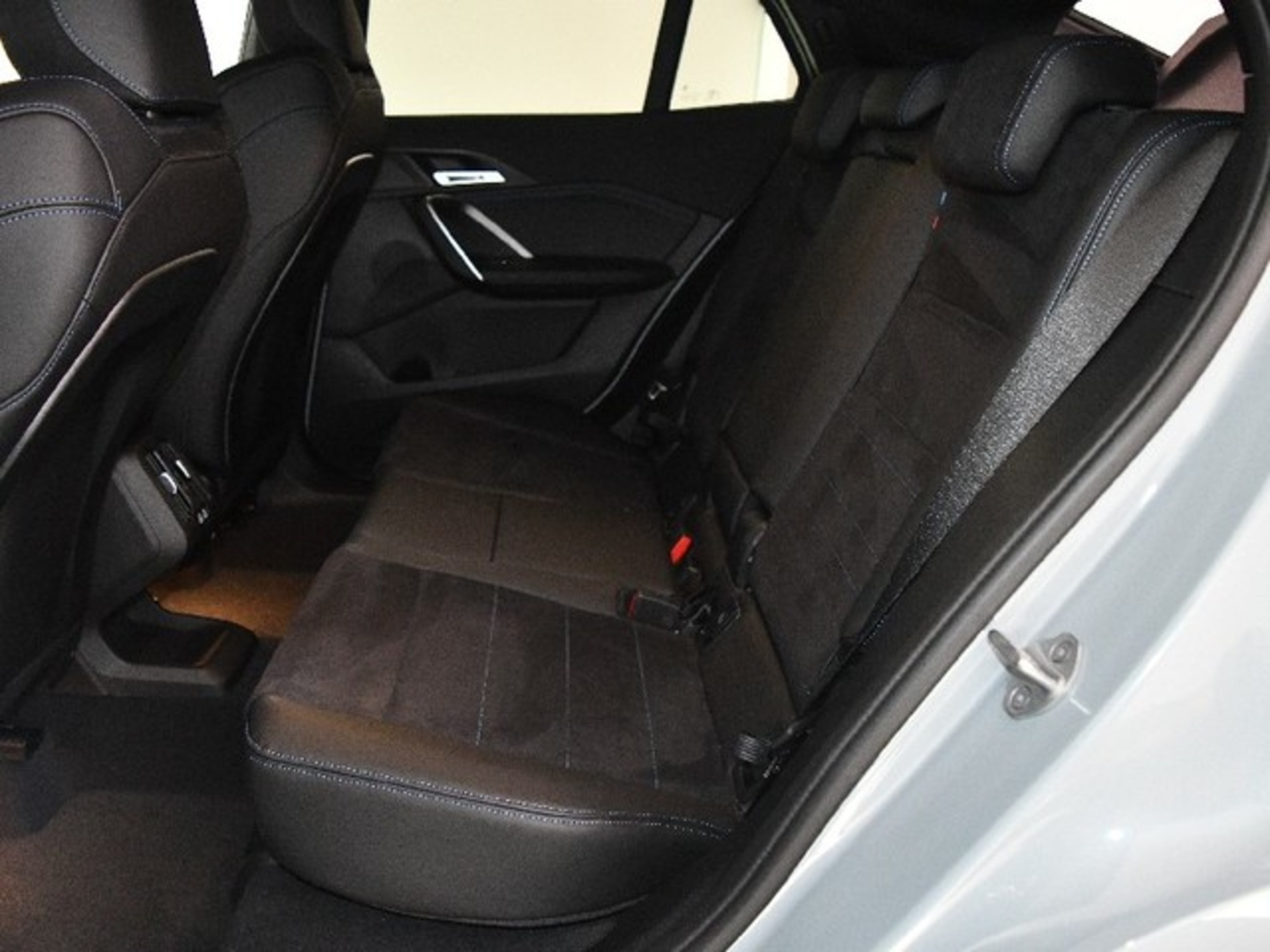 Renting BMW X2 sDrive20i 125 kW (170 CV) 5 1