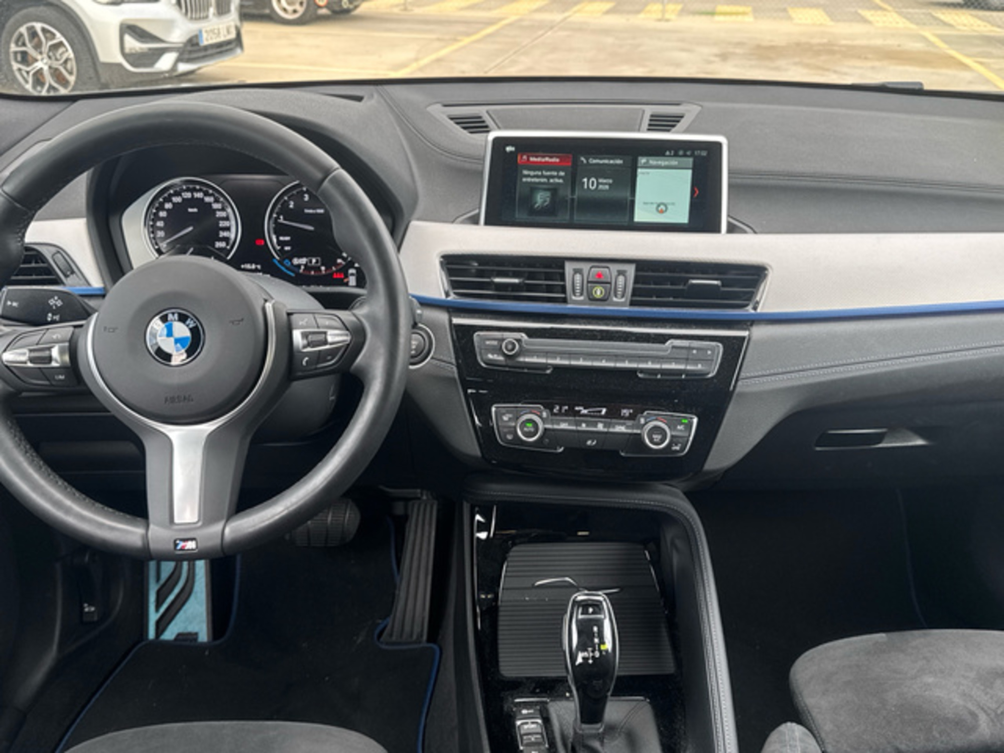 Renting BMW X2 sDrive20i 141 kW (192 CV)