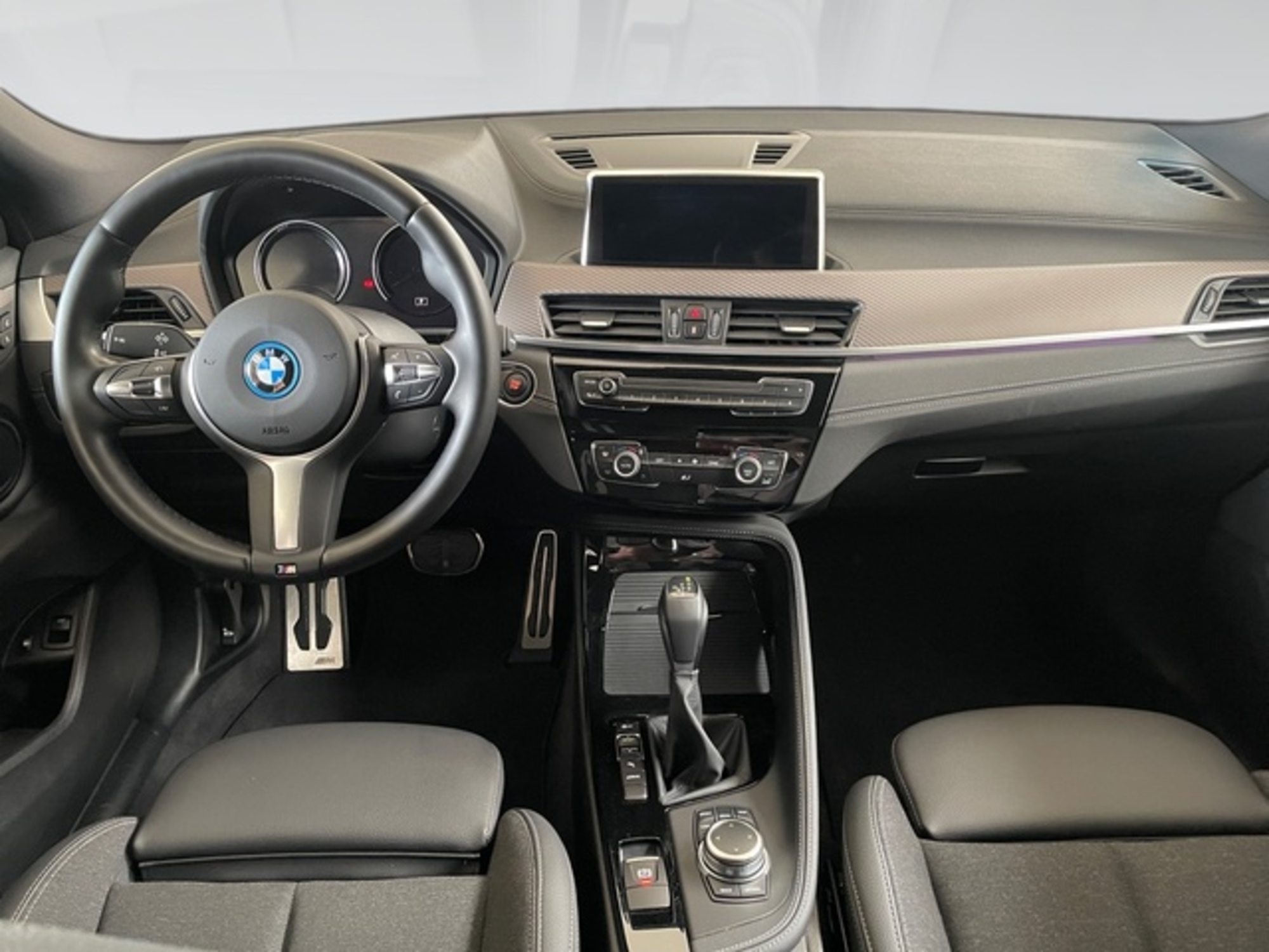 Renting BMW X2 xDrive25e 162 kW (220 CV) 1