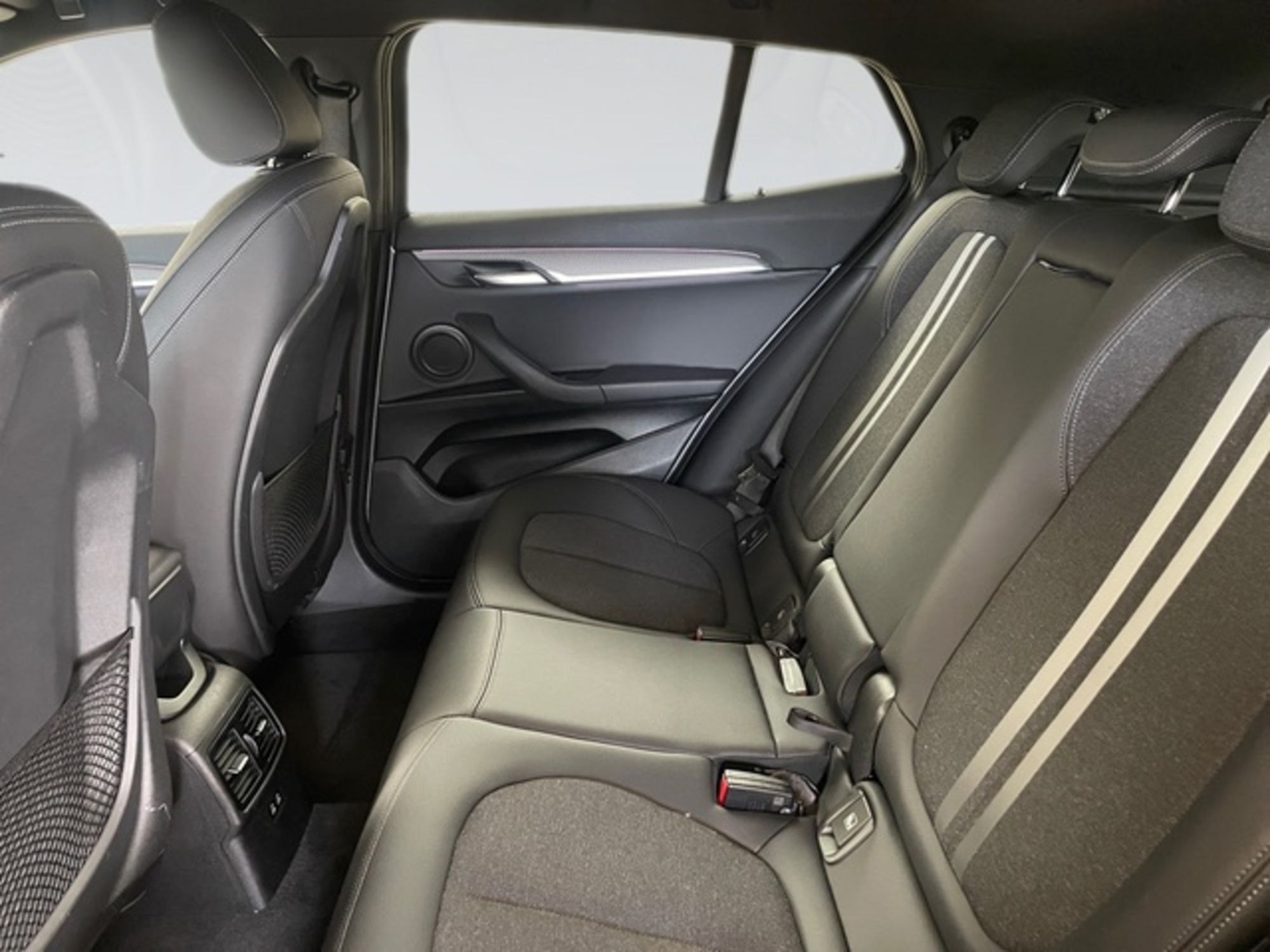 Renting BMW X2 xDrive25e 162 kW (220 CV) 1
