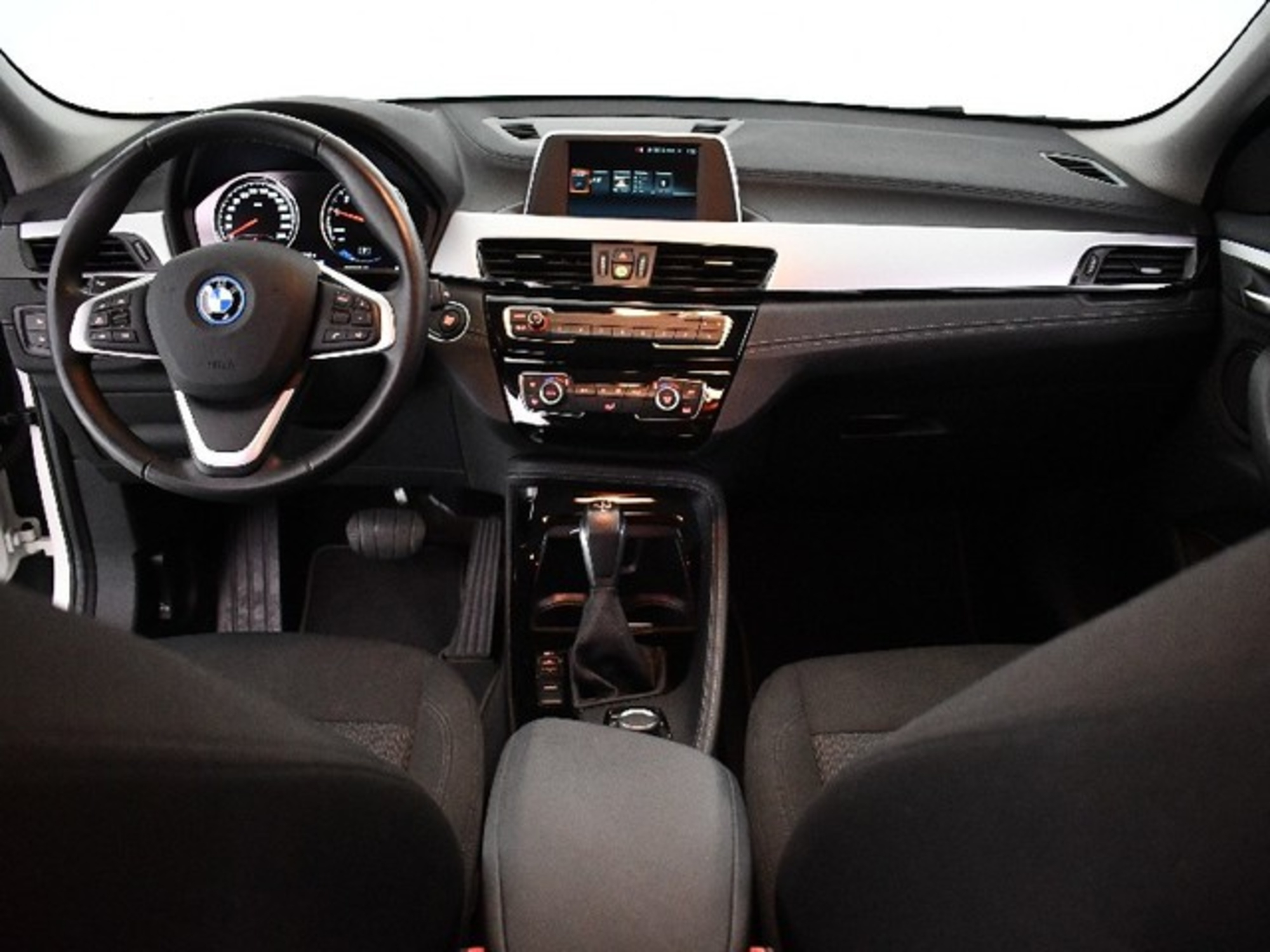 Renting BMW X2 xDrive25e 162 kW (220 CV) 2