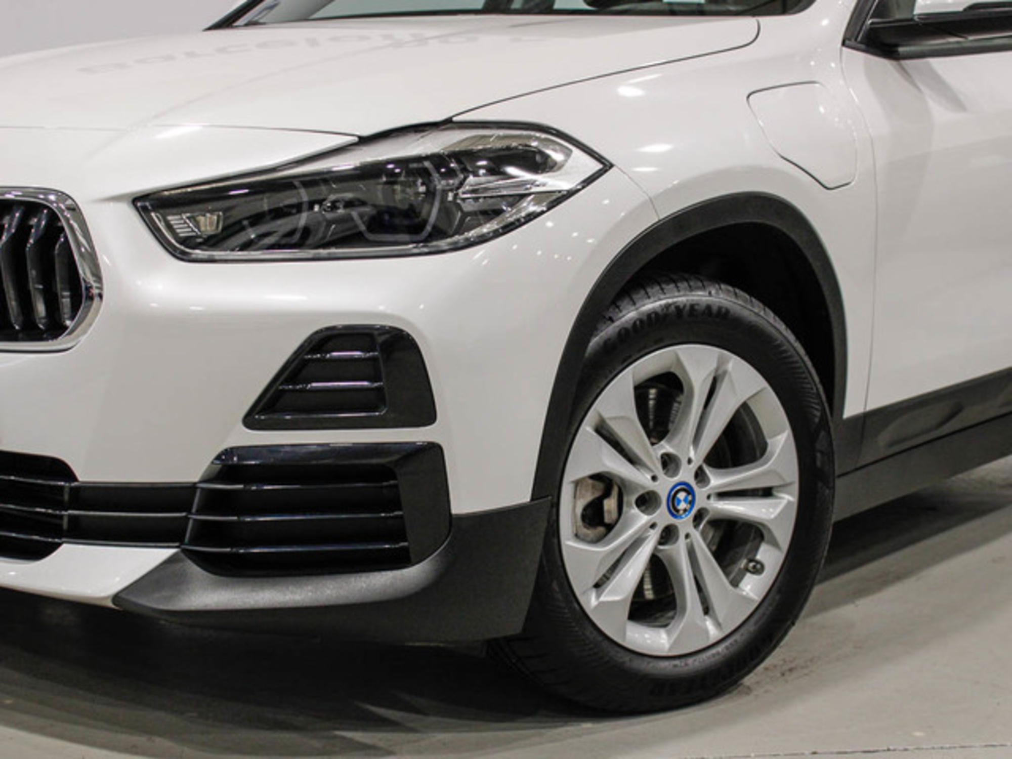Renting BMW X2 xDrive25e 162 kW (220 CV) 2 1