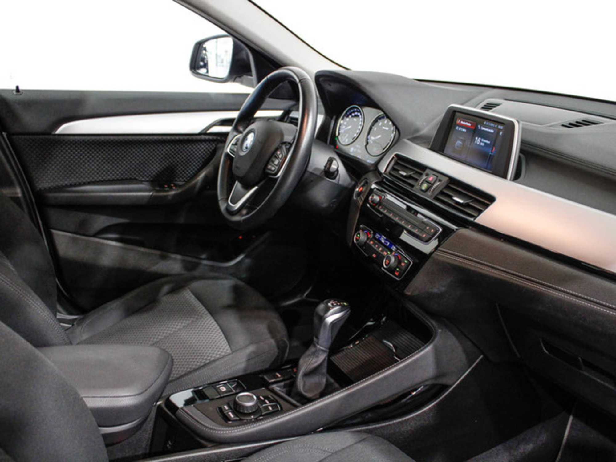 Renting BMW X2 xDrive25e 162 kW (220 CV) 2 1