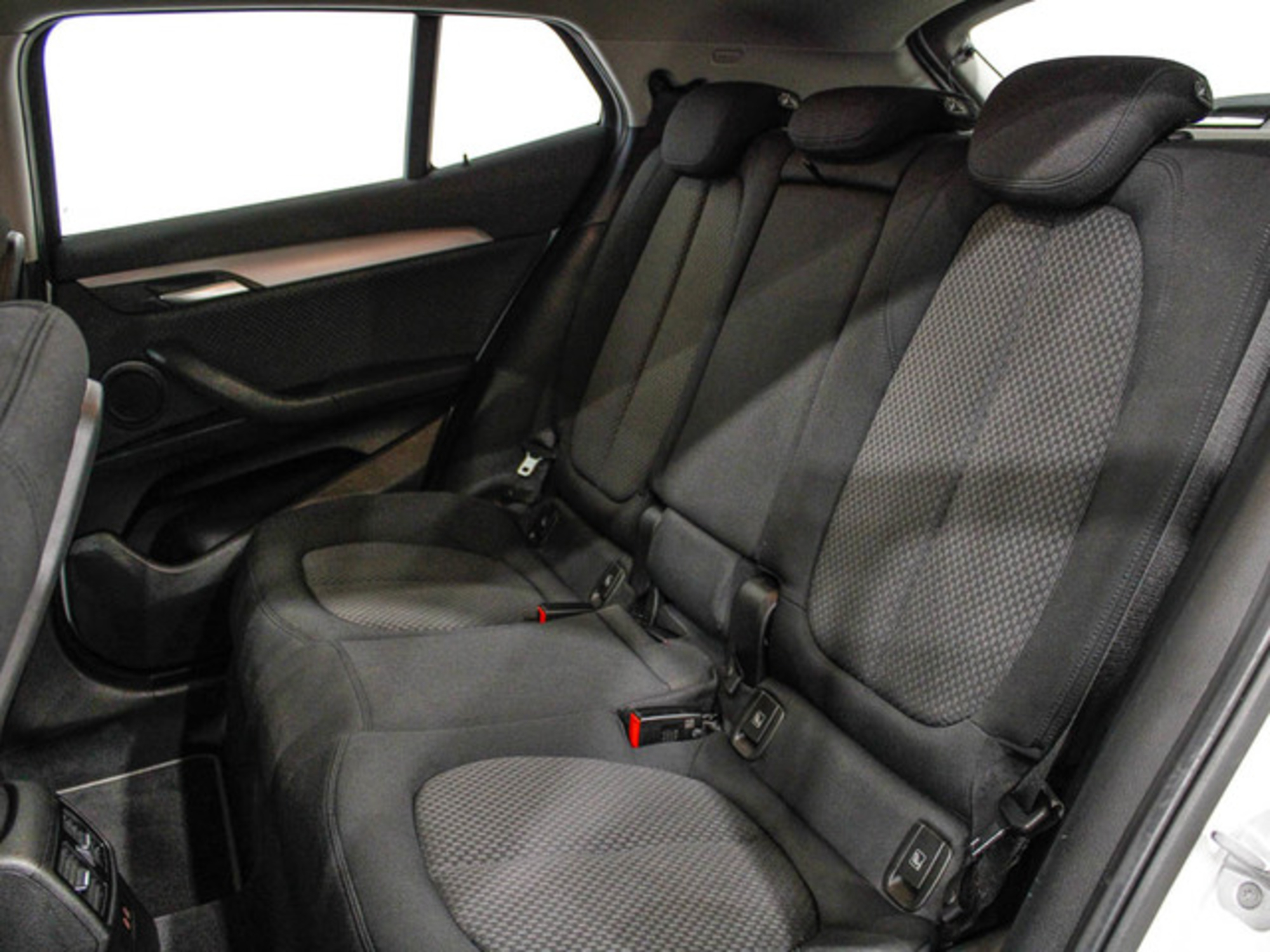 Renting BMW X2 xDrive25e 162 kW (220 CV) 2 1