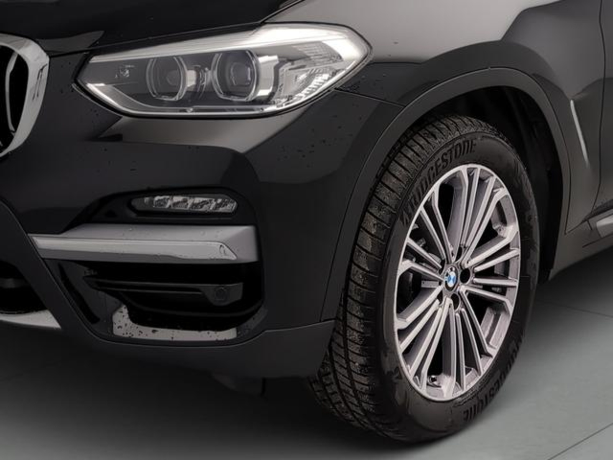 Renting BMW X3 xDrive20d 140 kW (190 CV) 1