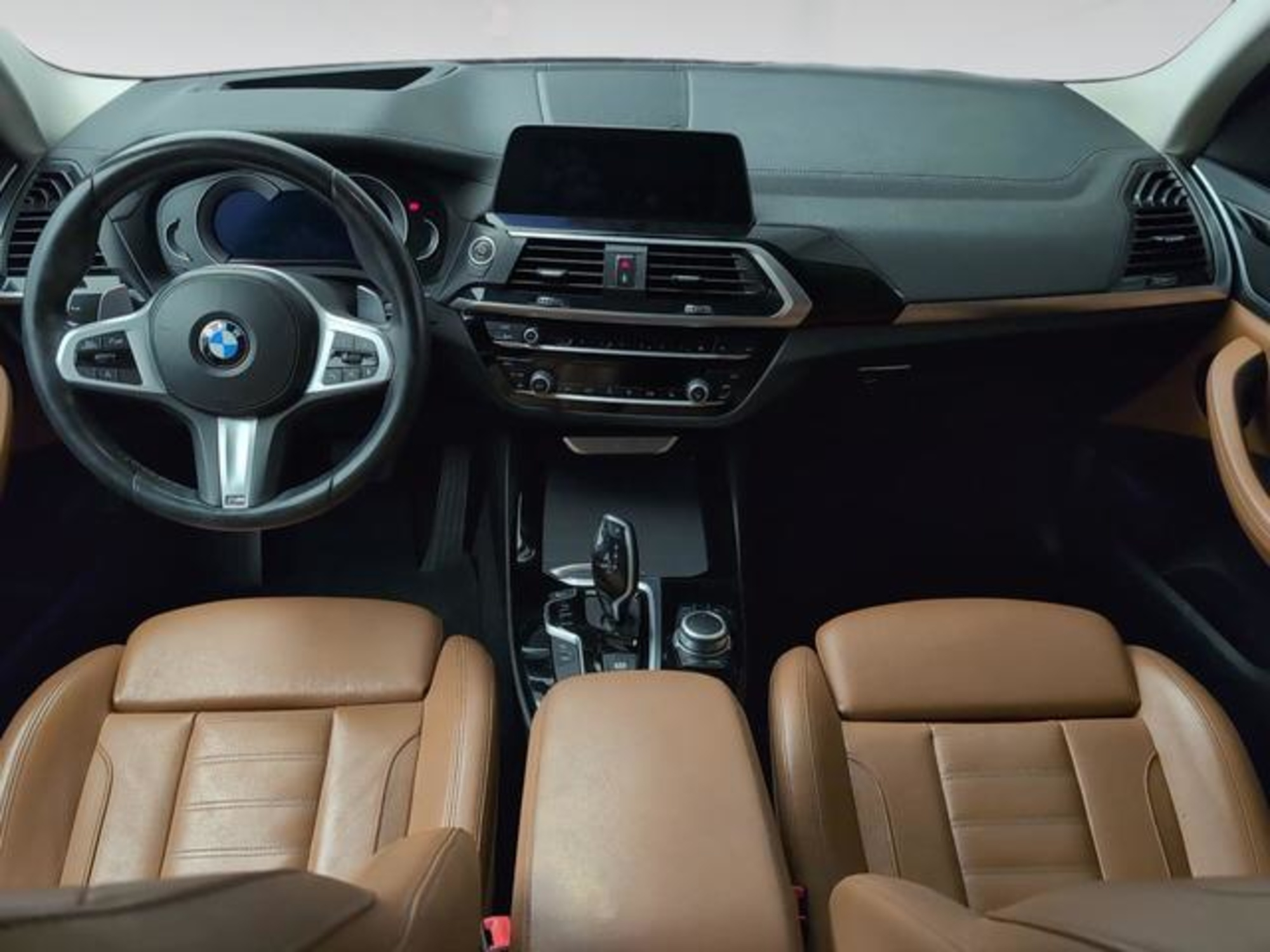 Renting BMW X3 xDrive20d 140 kW (190 CV) 1