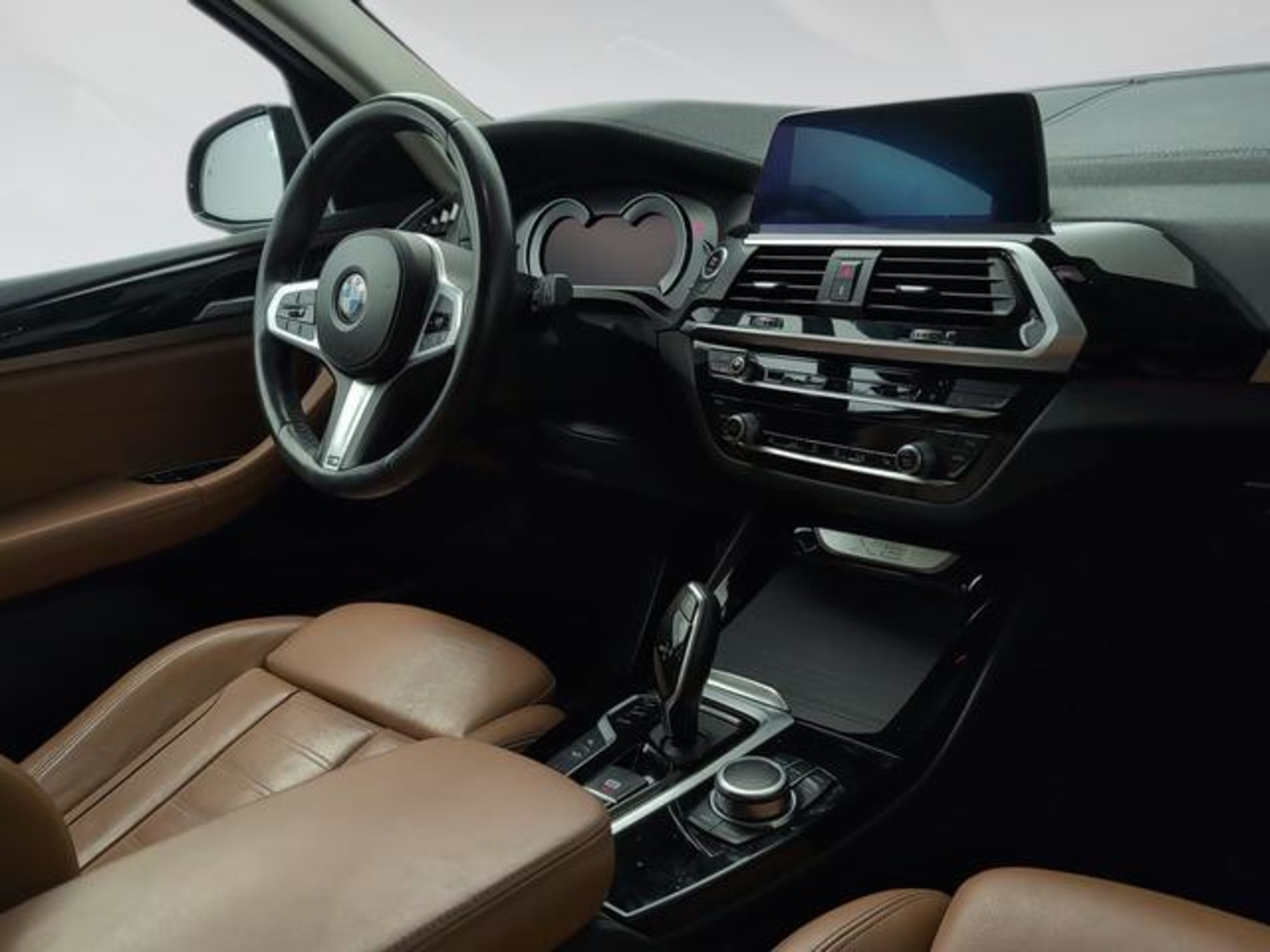 Renting BMW X3 xDrive20d 140 kW (190 CV) 1