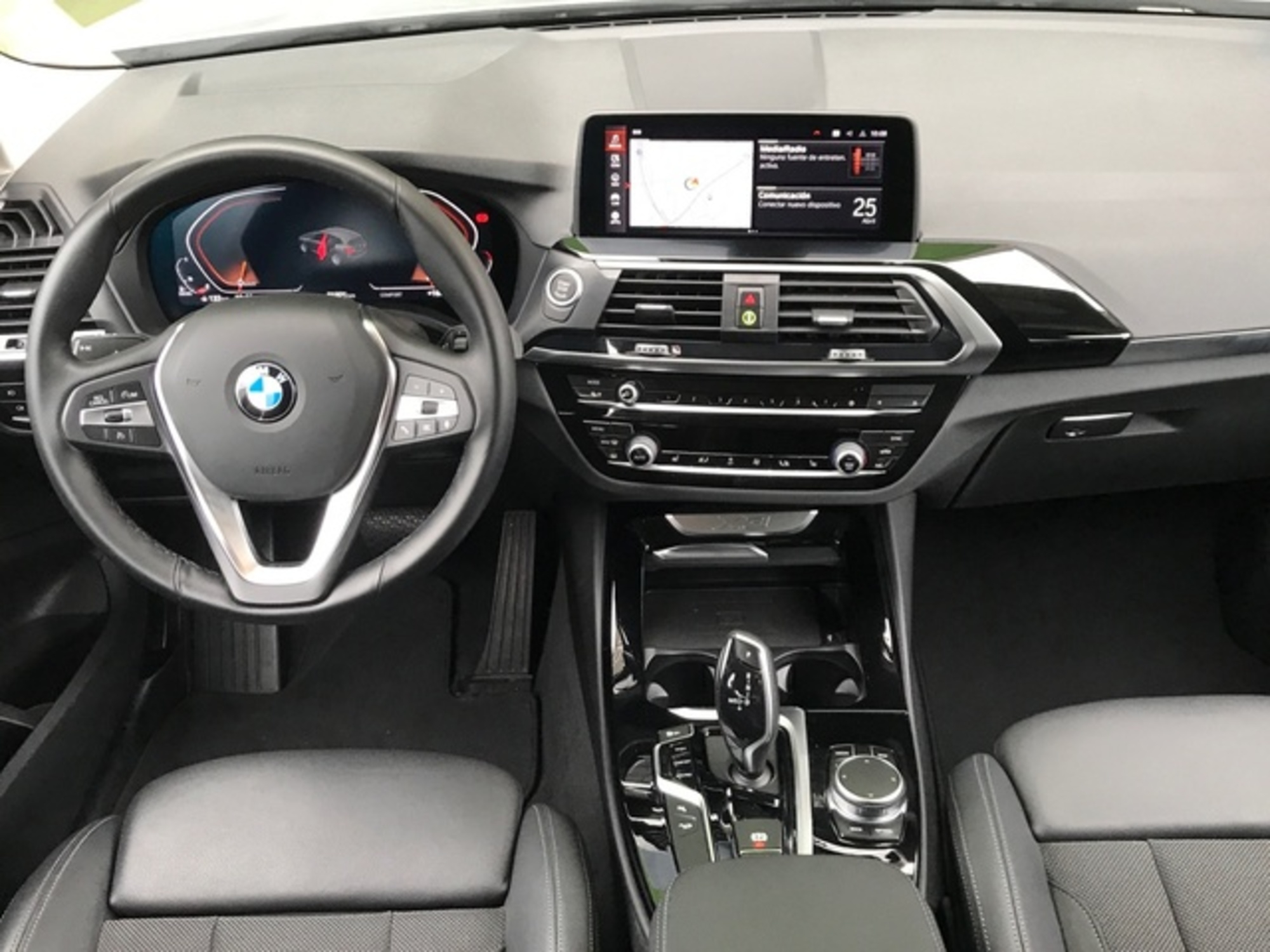 Renting BMW X3 xDrive20d 140 kW (190 CV) 1 2