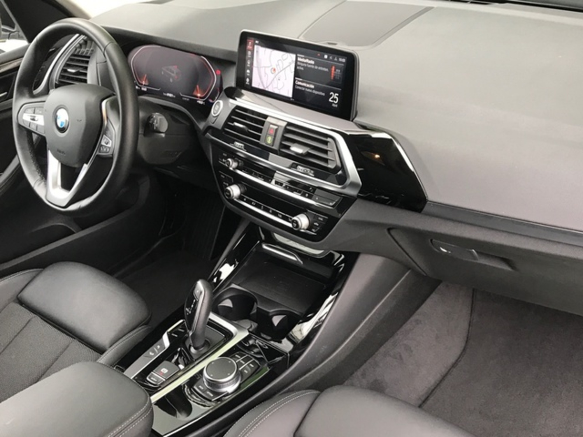 Renting BMW X3 xDrive20d 140 kW (190 CV) 1 2