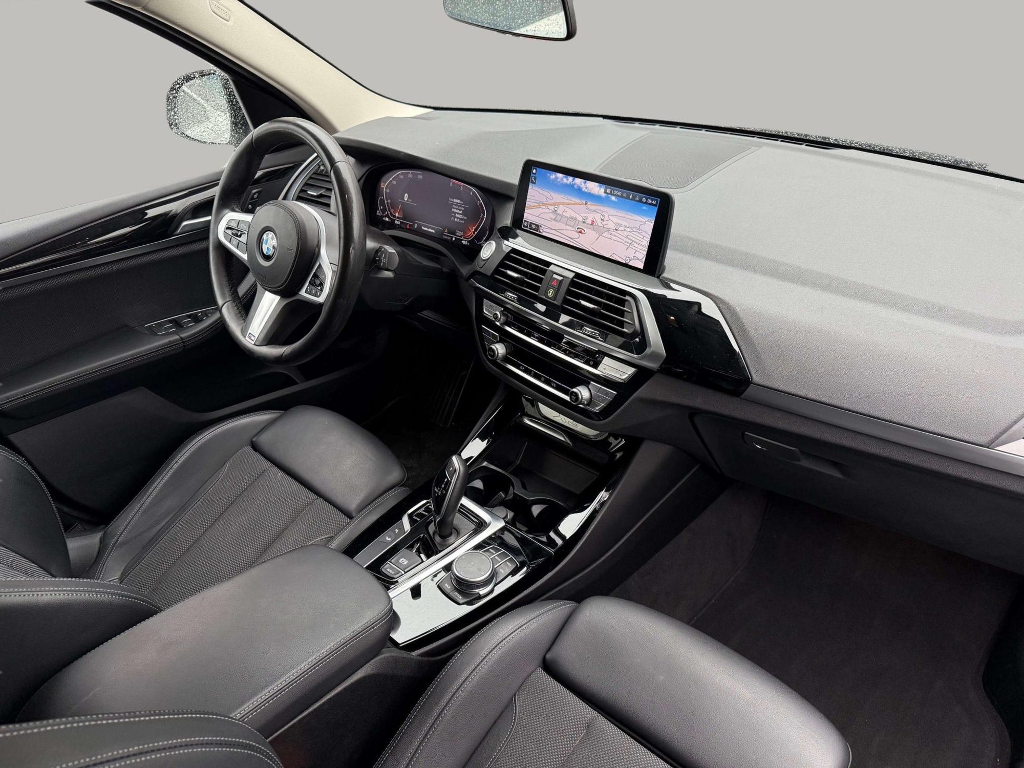 Renting BMW X3 xDrive20d 140 kW (190 CV) 2