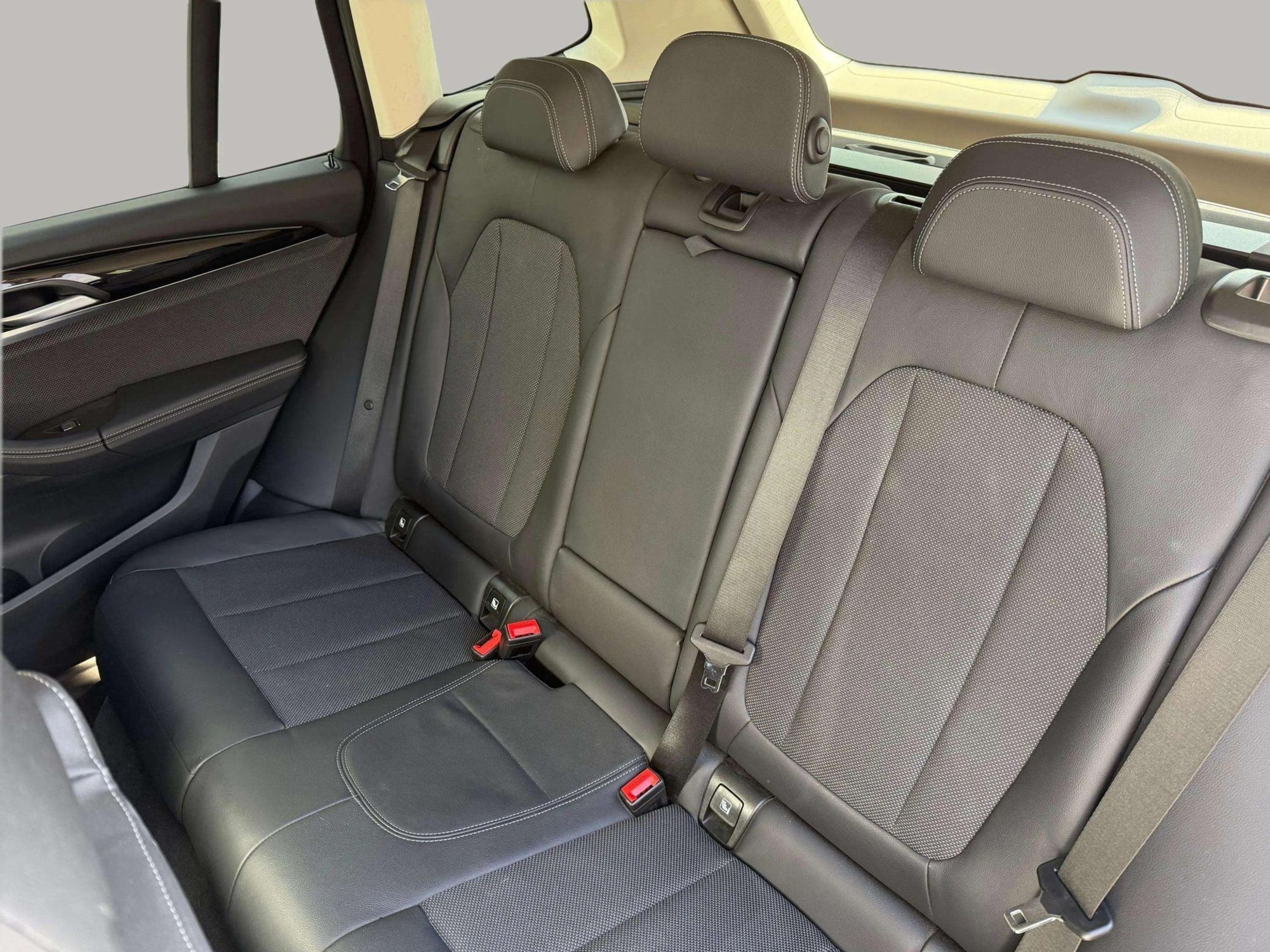 Renting BMW X3 xDrive20d 140 kW (190 CV) 2