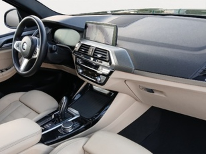 Renting BMW X3 xDrive20d 140 kW (190 CV) 2 1