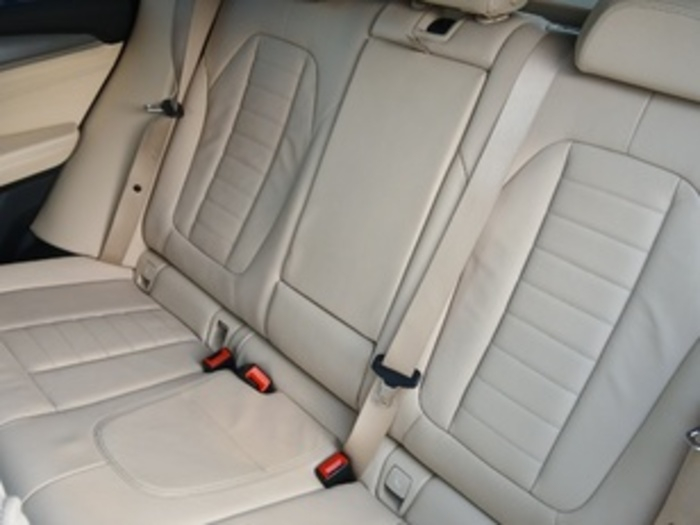 Renting BMW X3 xDrive20d 140 kW (190 CV) 2 1