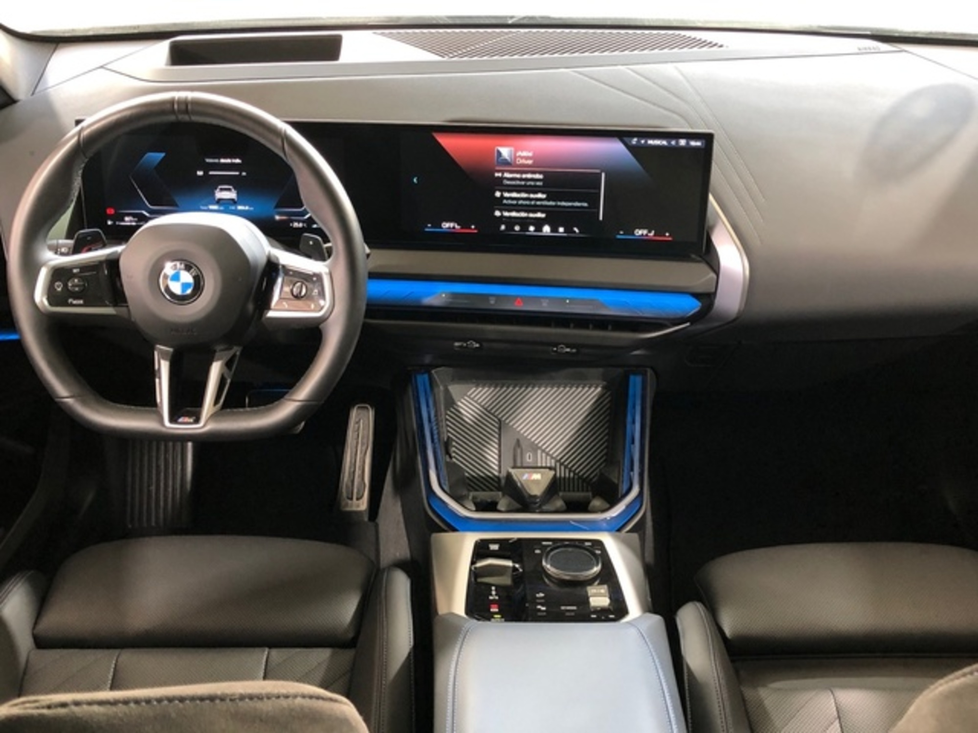 Renting BMW X3 xDrive20d 145 kW (197 CV) 11