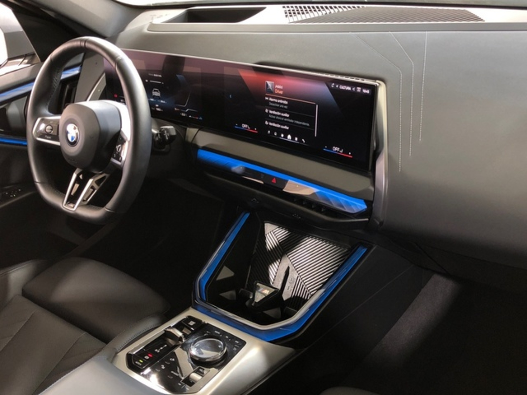 Renting BMW X3 xDrive20d 145 kW (197 CV) 11