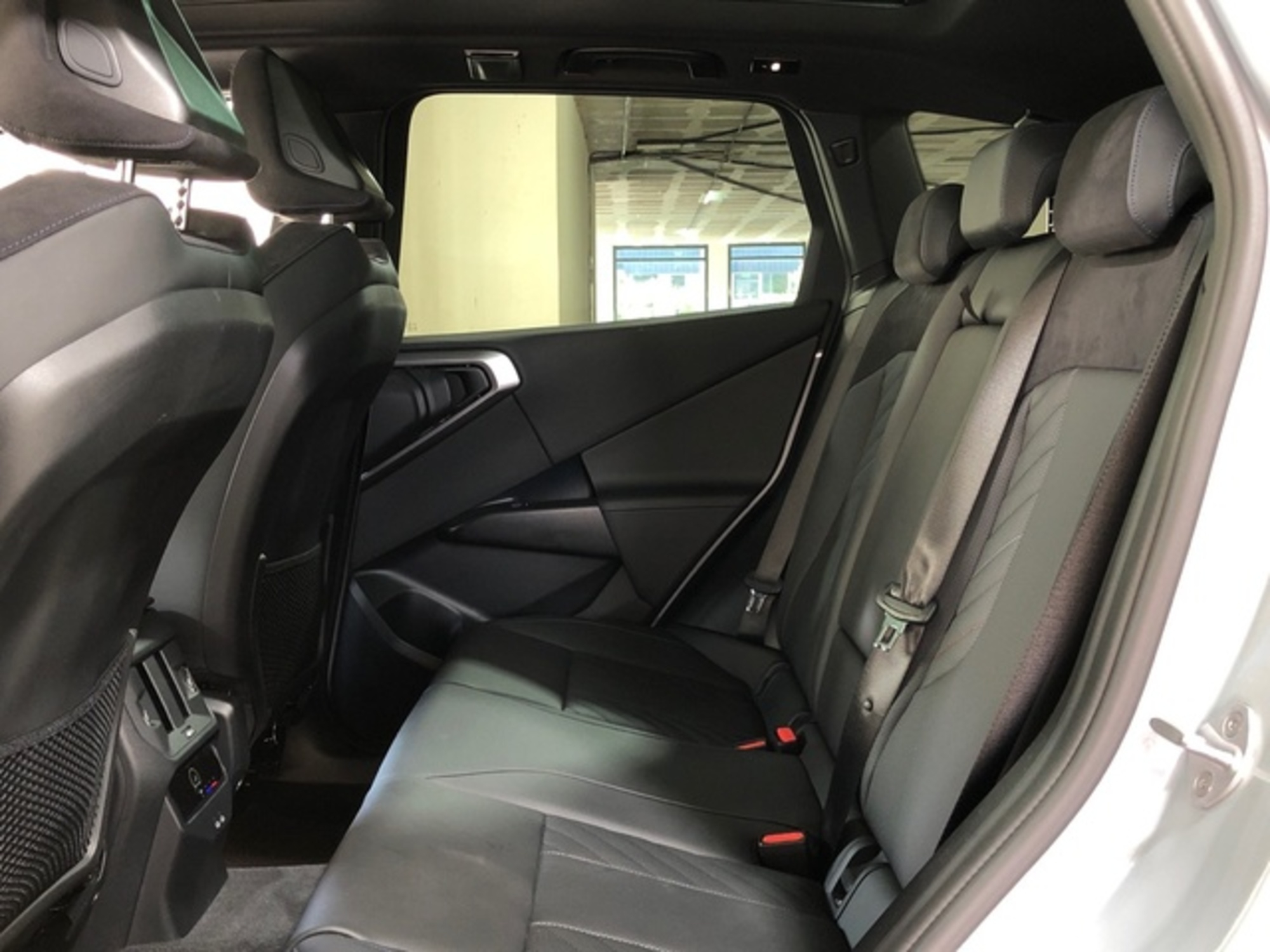 Renting BMW X3 xDrive20d 145 kW (197 CV) 11