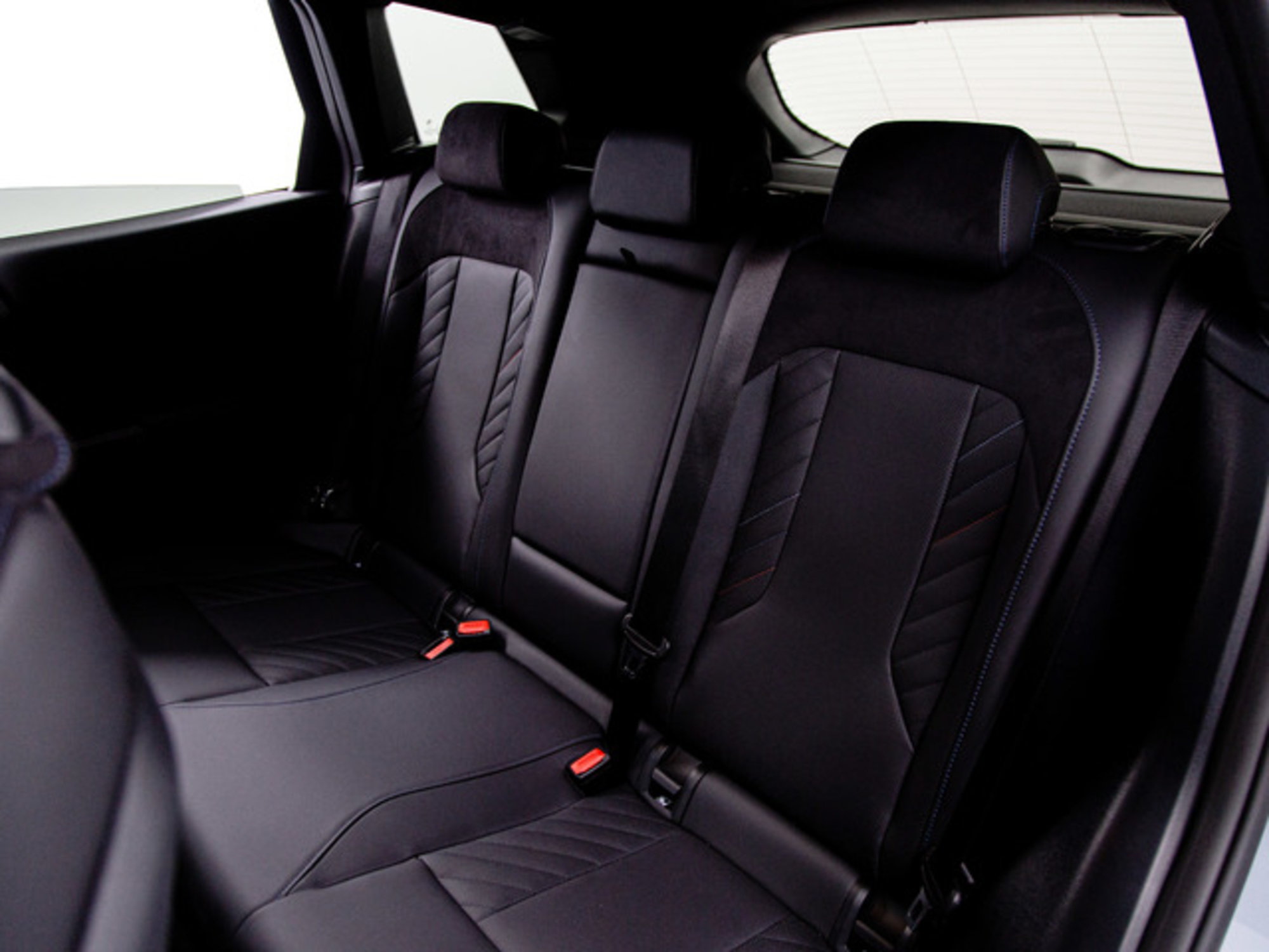 Renting BMW X3 xDrive20d 145 kW (197 CV) 18 4