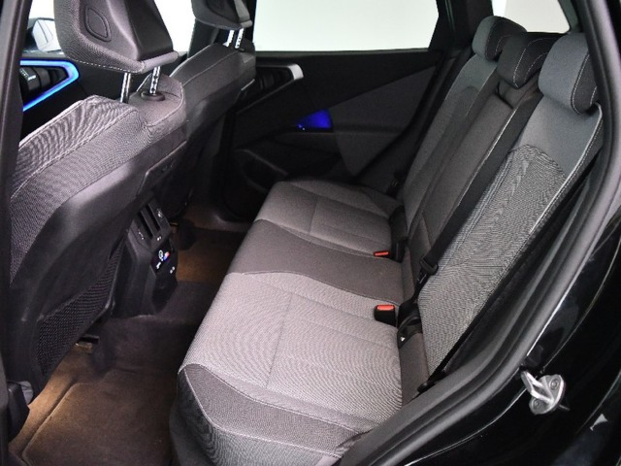 Renting BMW X3 xDrive20d 145 kW (197 CV) 18 11