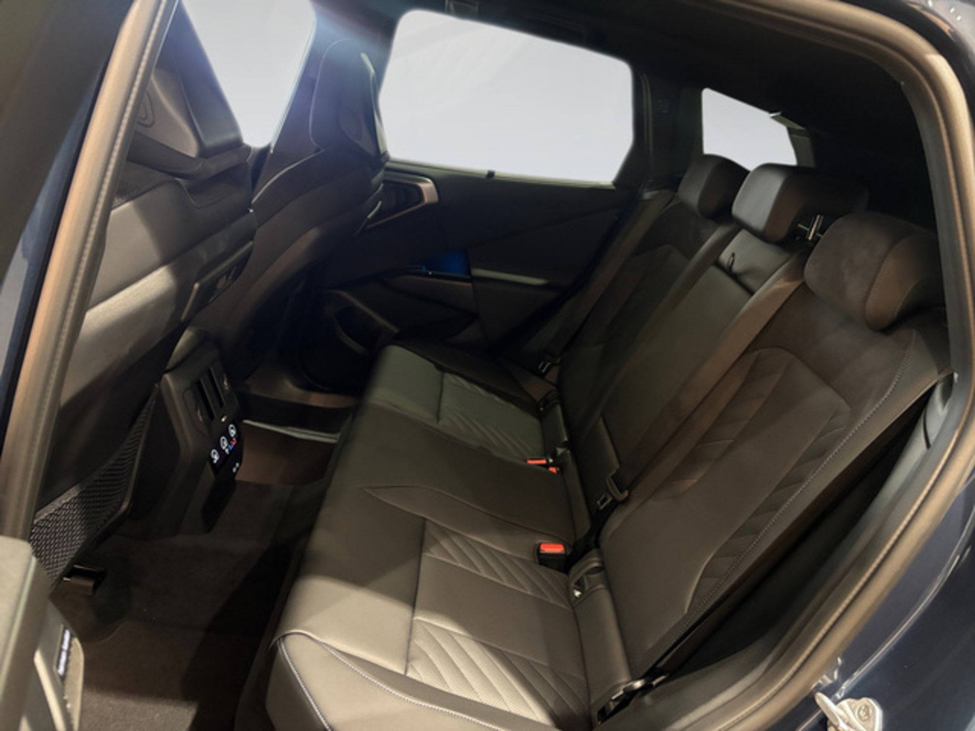 Renting BMW X3 xDrive20d 145 kW (197 CV) 2