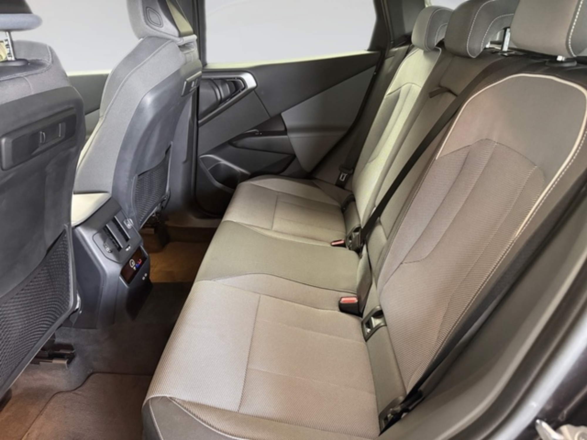 Renting BMW X3 xDrive20d 145 kW (197 CV) 20