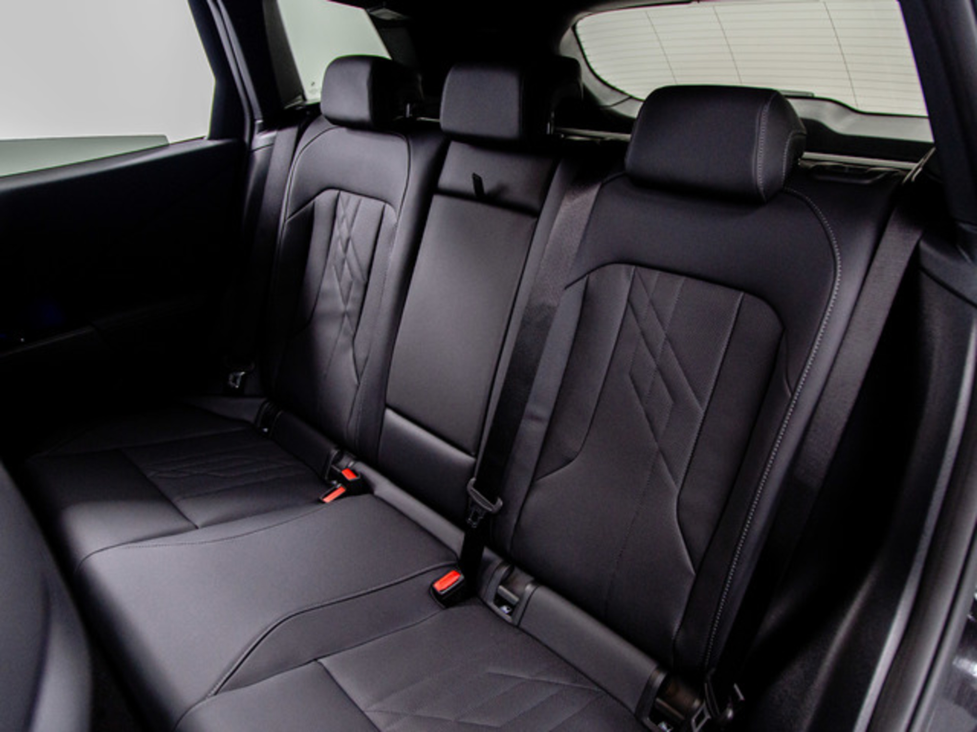 Renting BMW X3 xDrive20d 145 kW (197 CV) 3 4