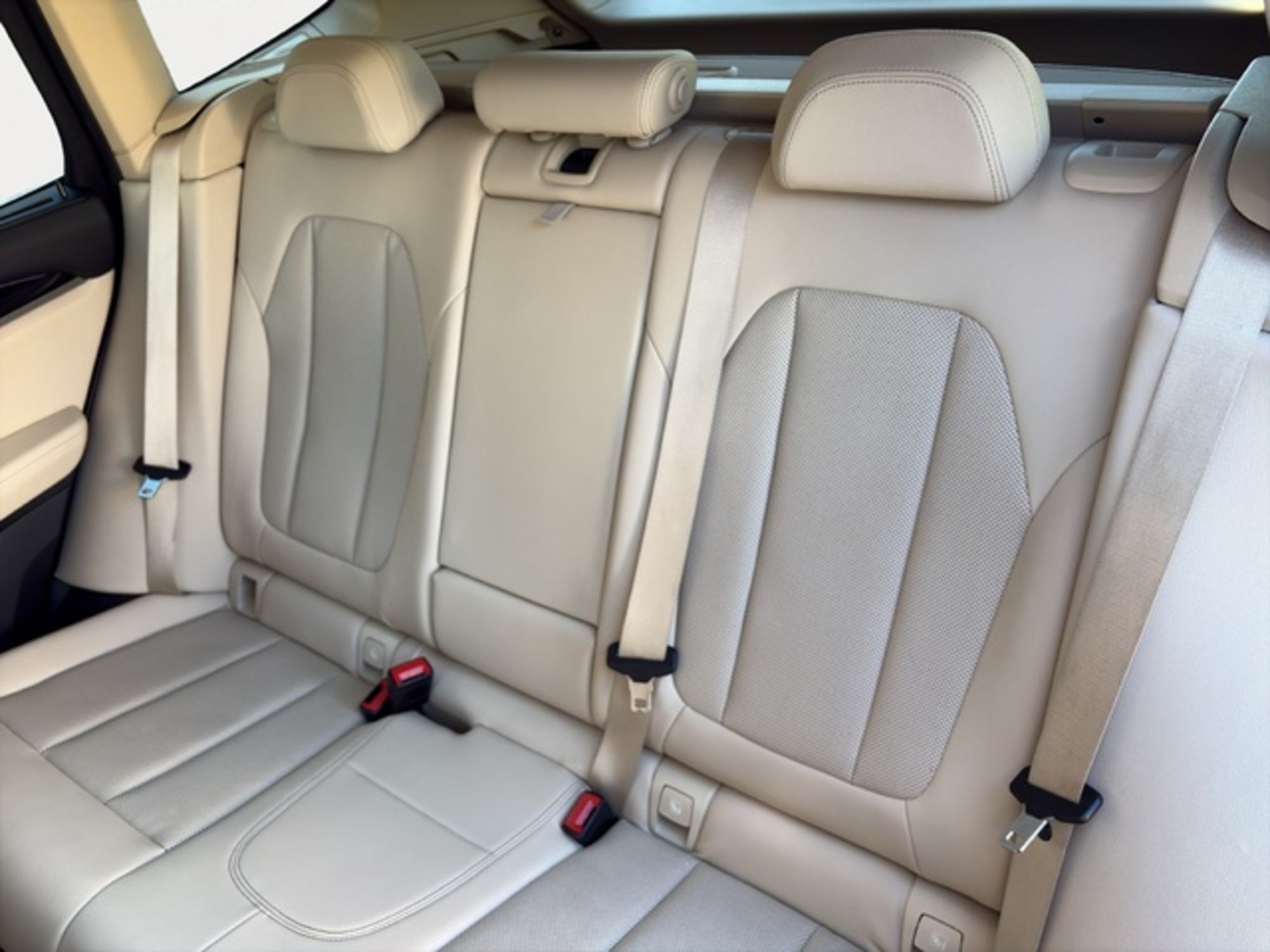 Renting BMW X3 xDrive20d xLine 140 kW (190 CV) 5 2