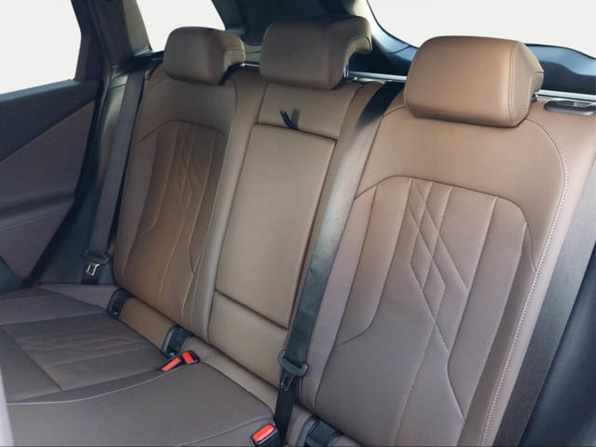 Renting BMW X3 xDrive30e 220 kW (299 CV) 4 7