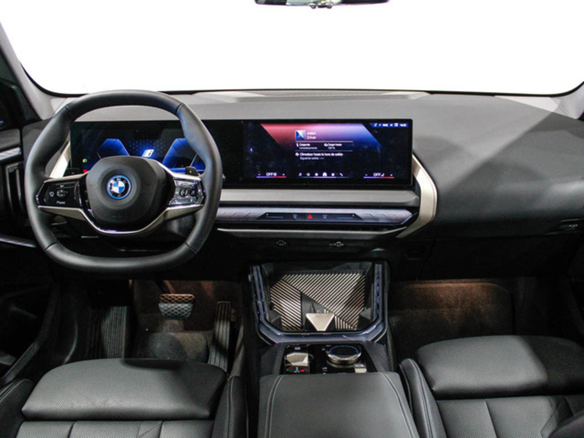 Renting BMW X3 xDrive30e 220 kW (299 CV) 4 8