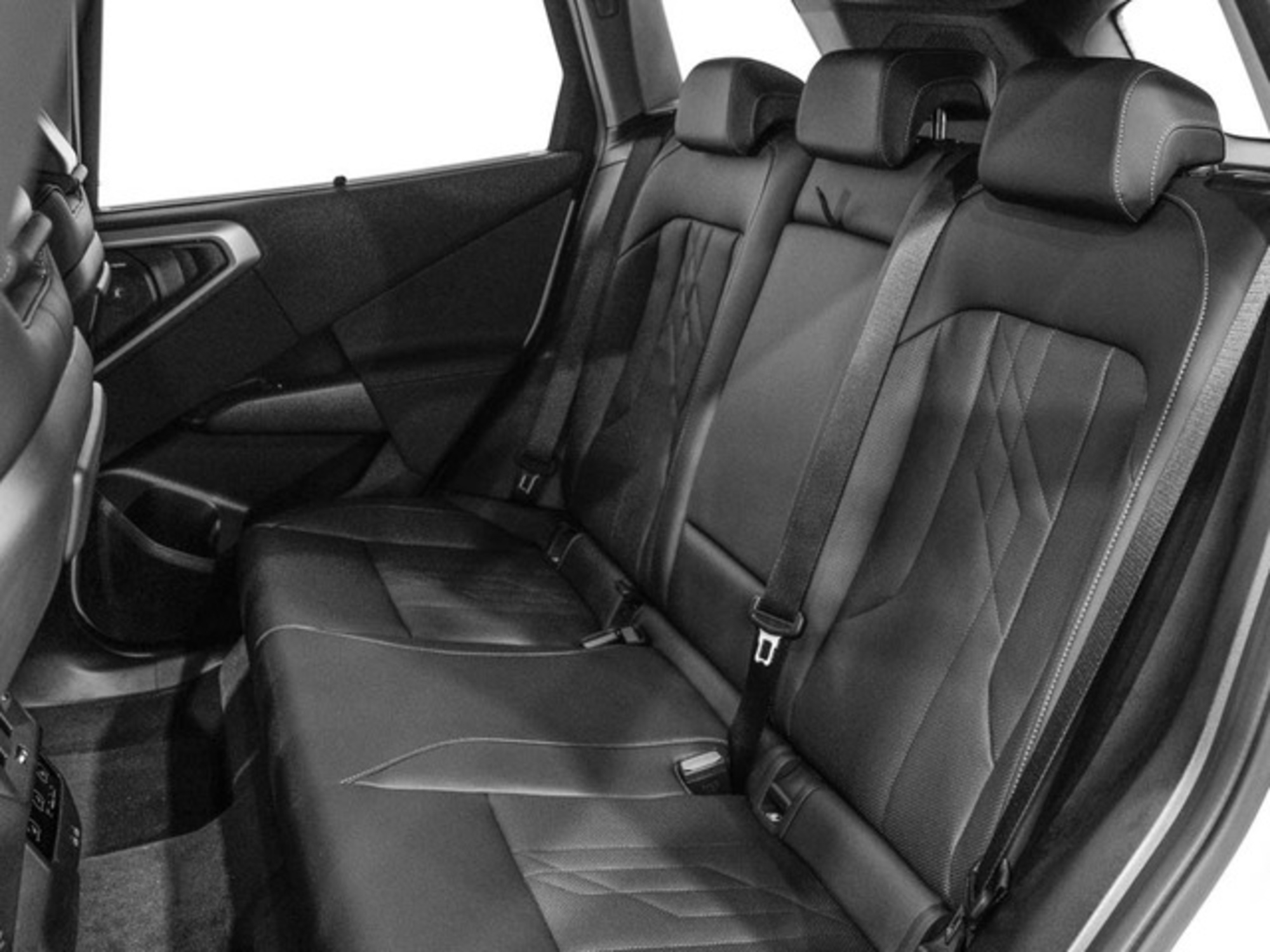 Renting BMW X3 xDrive30e 220 kW (299 CV) 4 8