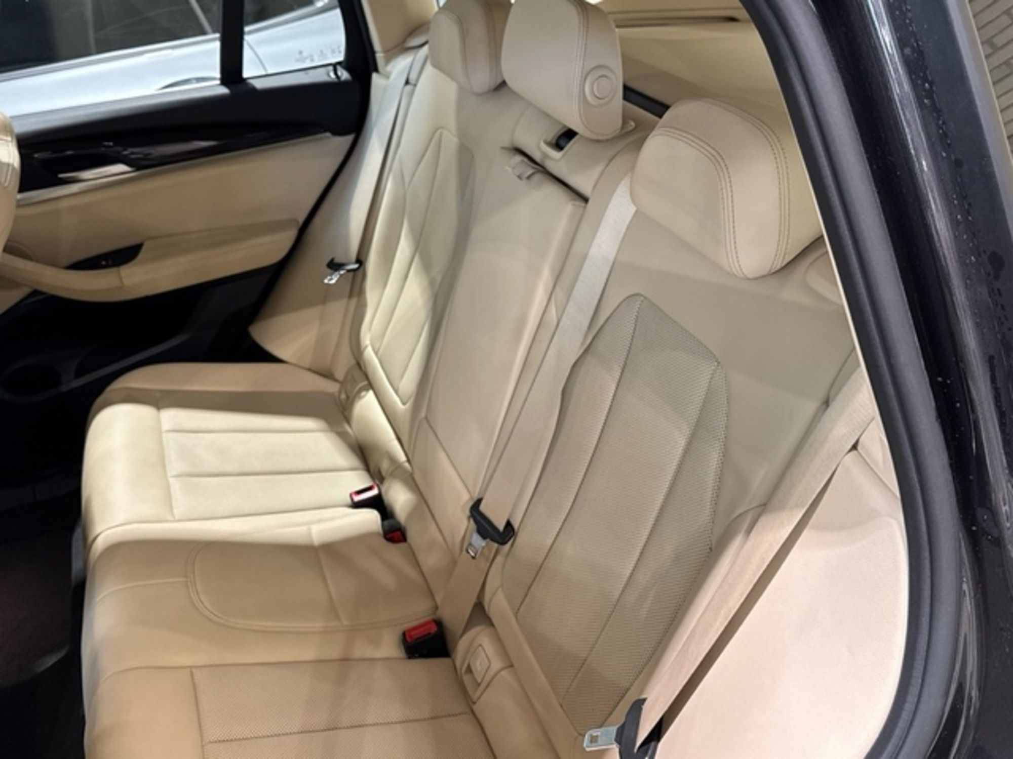Renting BMW X3 xDrive30e xLine 215 kW (292 CV) 6