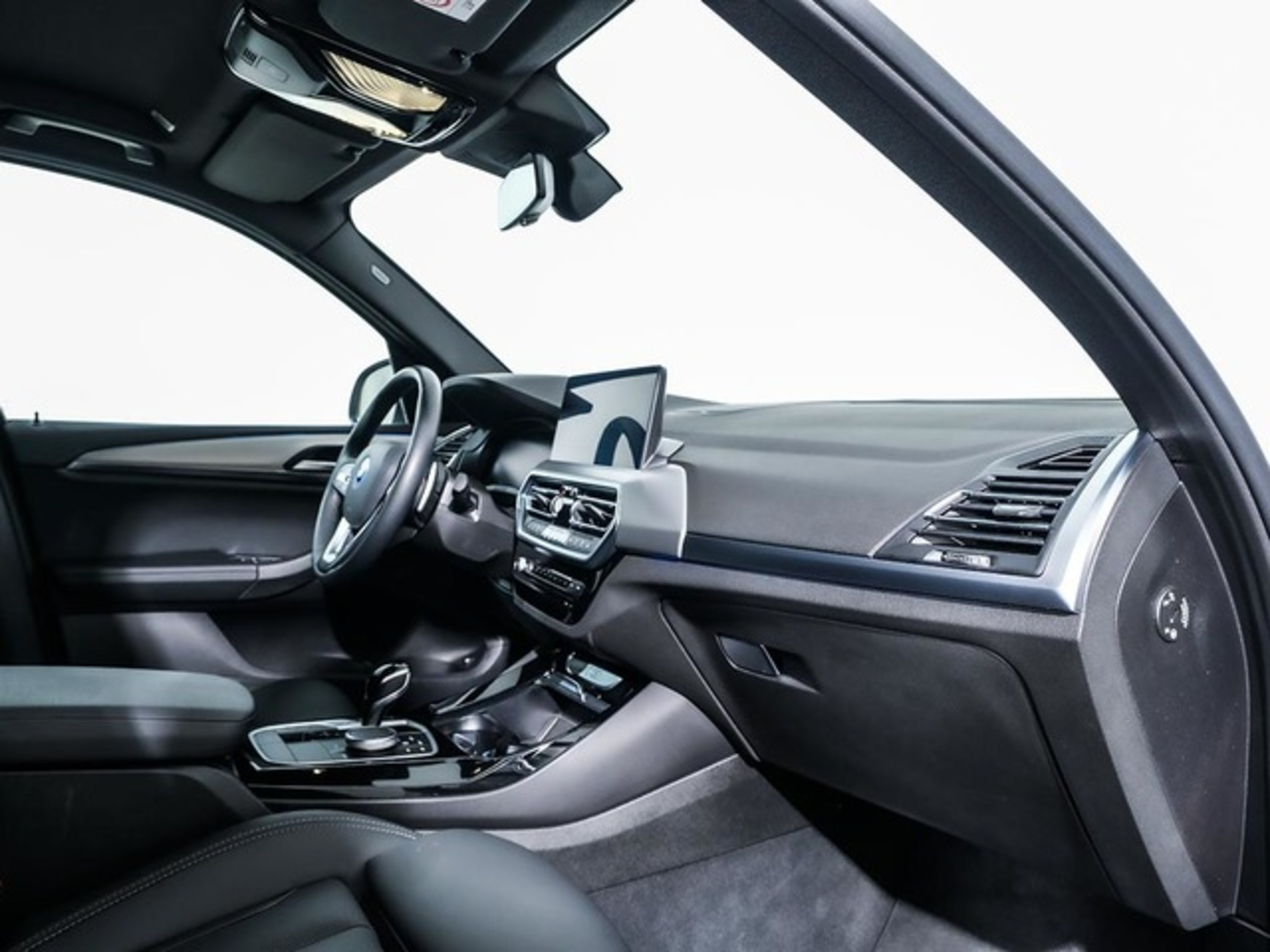 Renting BMW X3 xDrive30e xLine 215 kW (292 CV) 6 1