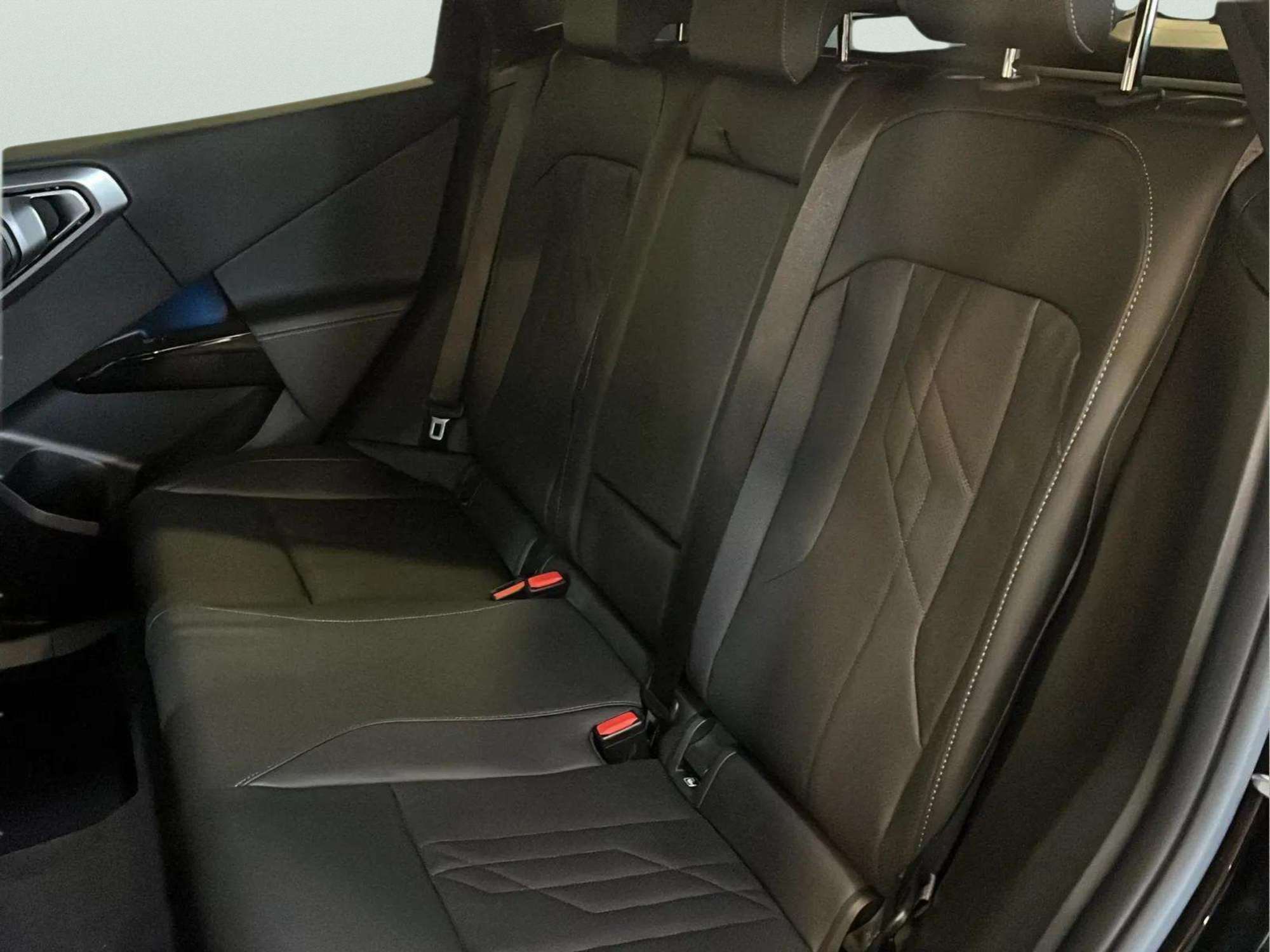 Renting BMW X3 xDrive40d 223 kW (303 CV) 3 1