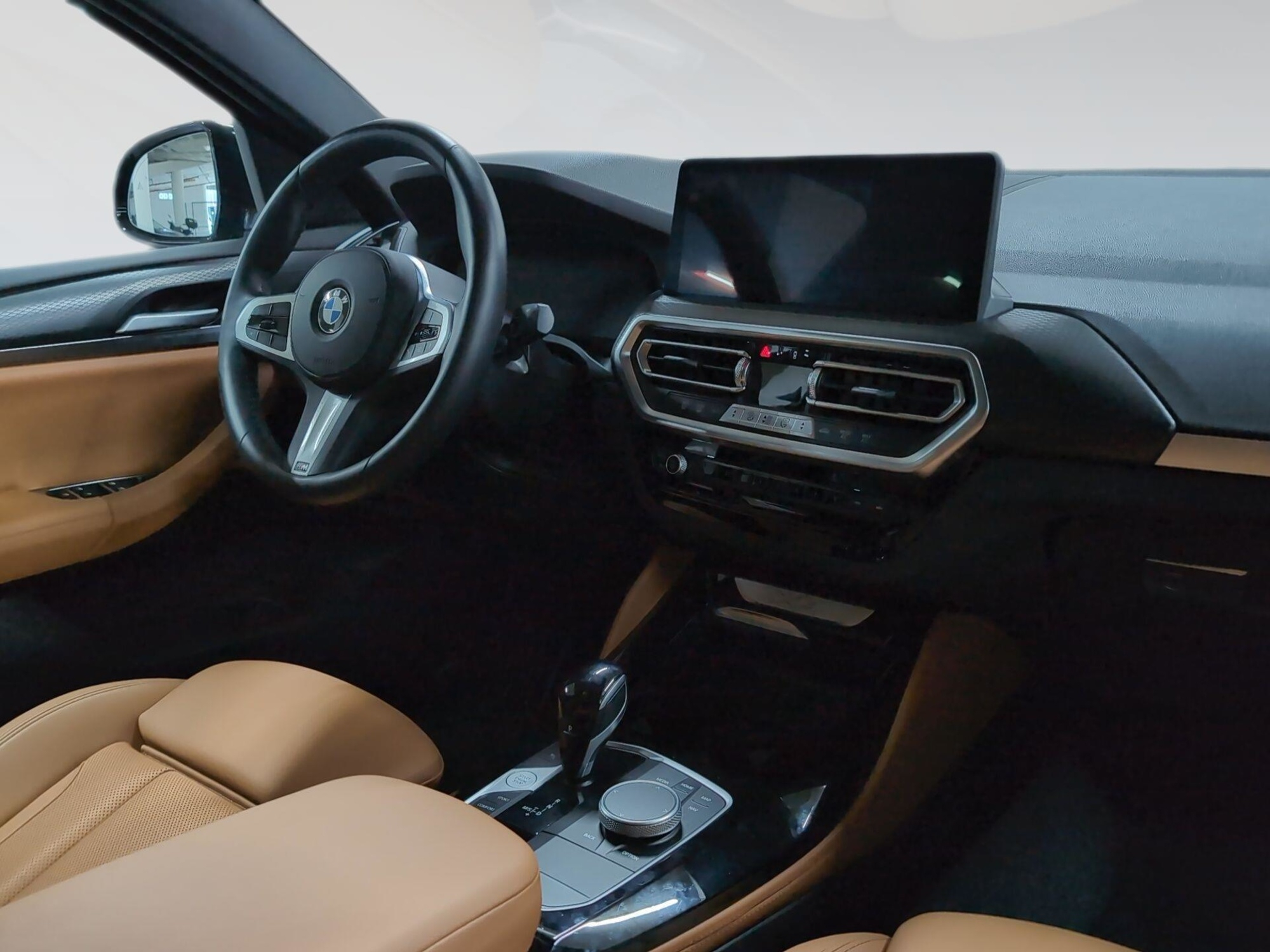 Renting BMW X4 xDrive20d xLine 140 kW (190 CV) 10 1