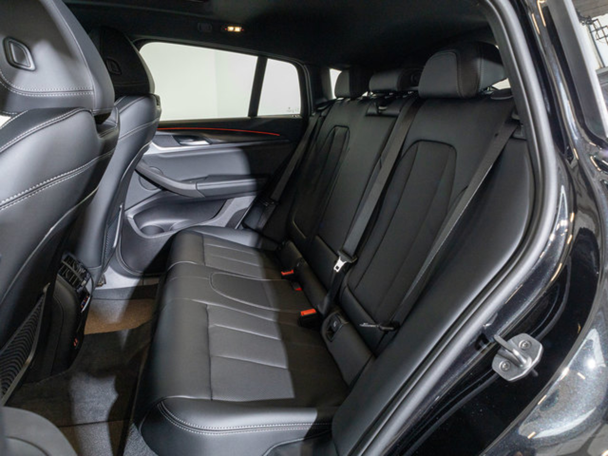 Renting BMW X4 xDrive20d xLine 140 kW (190 CV) 20 1