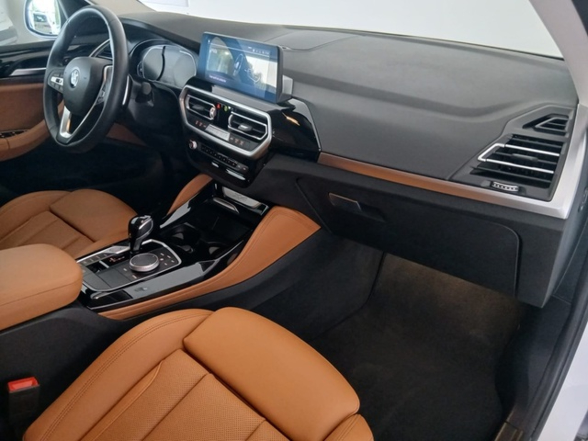 Renting BMW X4 xDrive20d xLine 140 kW (190 CV) 4