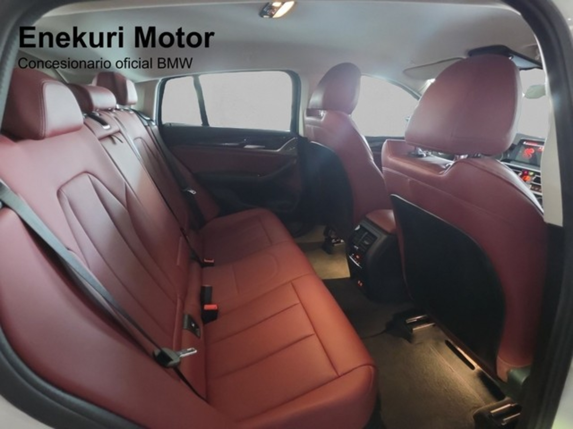 Renting BMW X4 xDrive20d xLine 140 kW (190 CV) 4 1