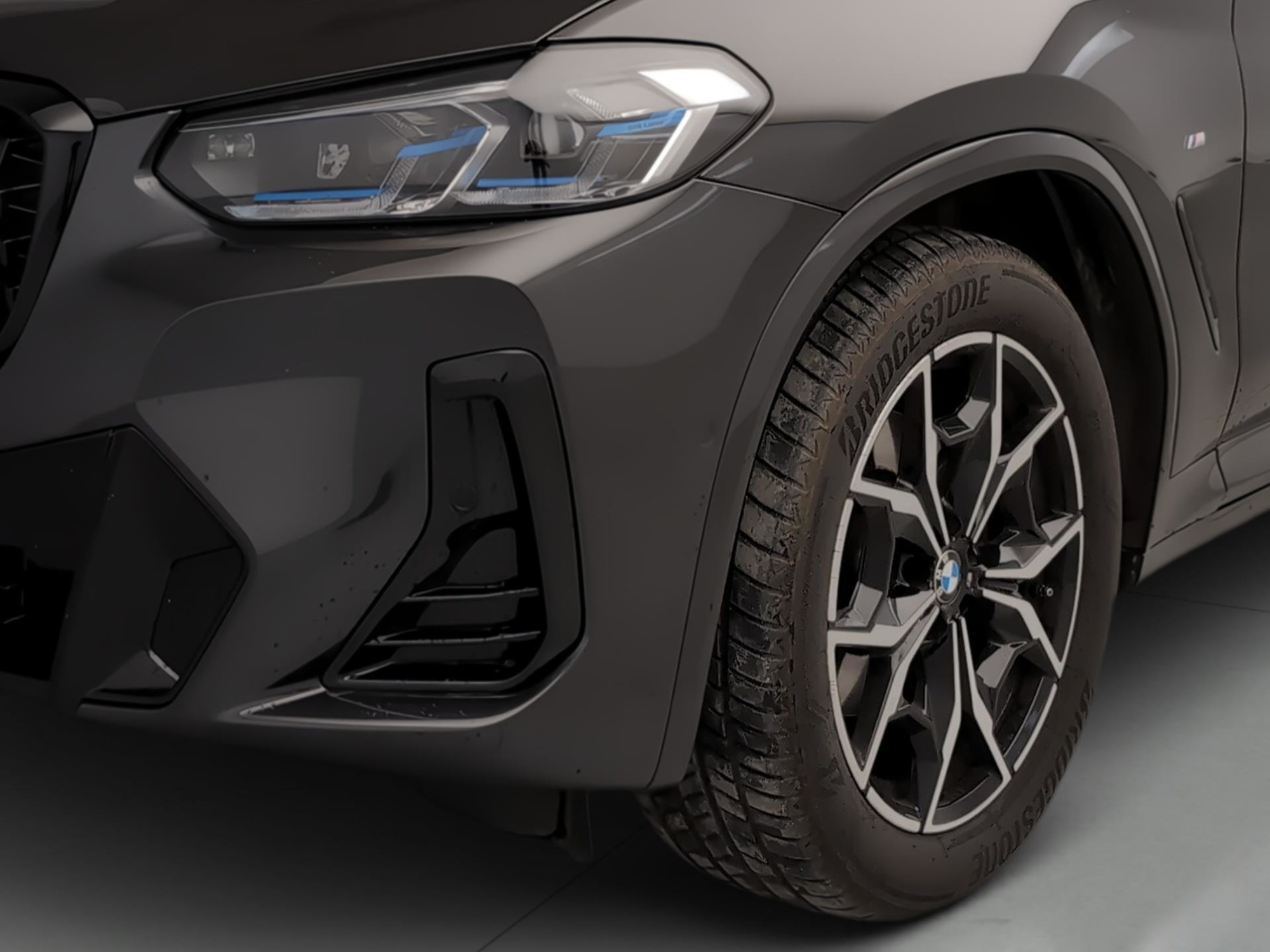 Renting BMW X4 xDrive20d xLine 140 kW (190 CV) 4 2