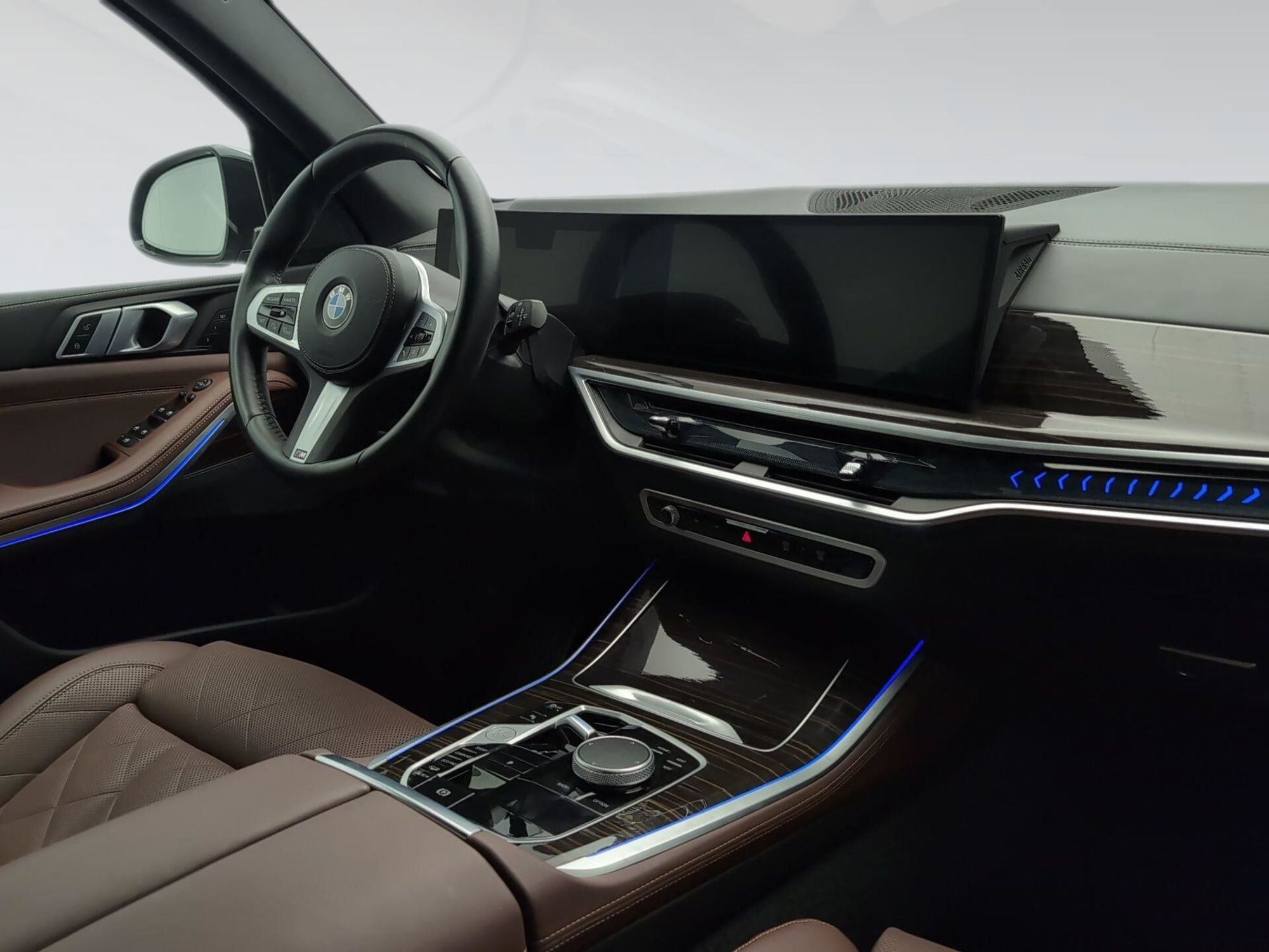 Renting BMW X5 xDrive30d 219 kW (298 CV) 7 1