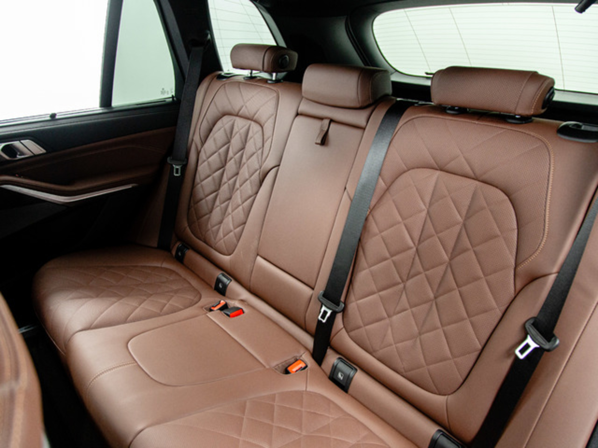 Renting BMW X5 xDrive40d xLine 259 kW (352 CV)