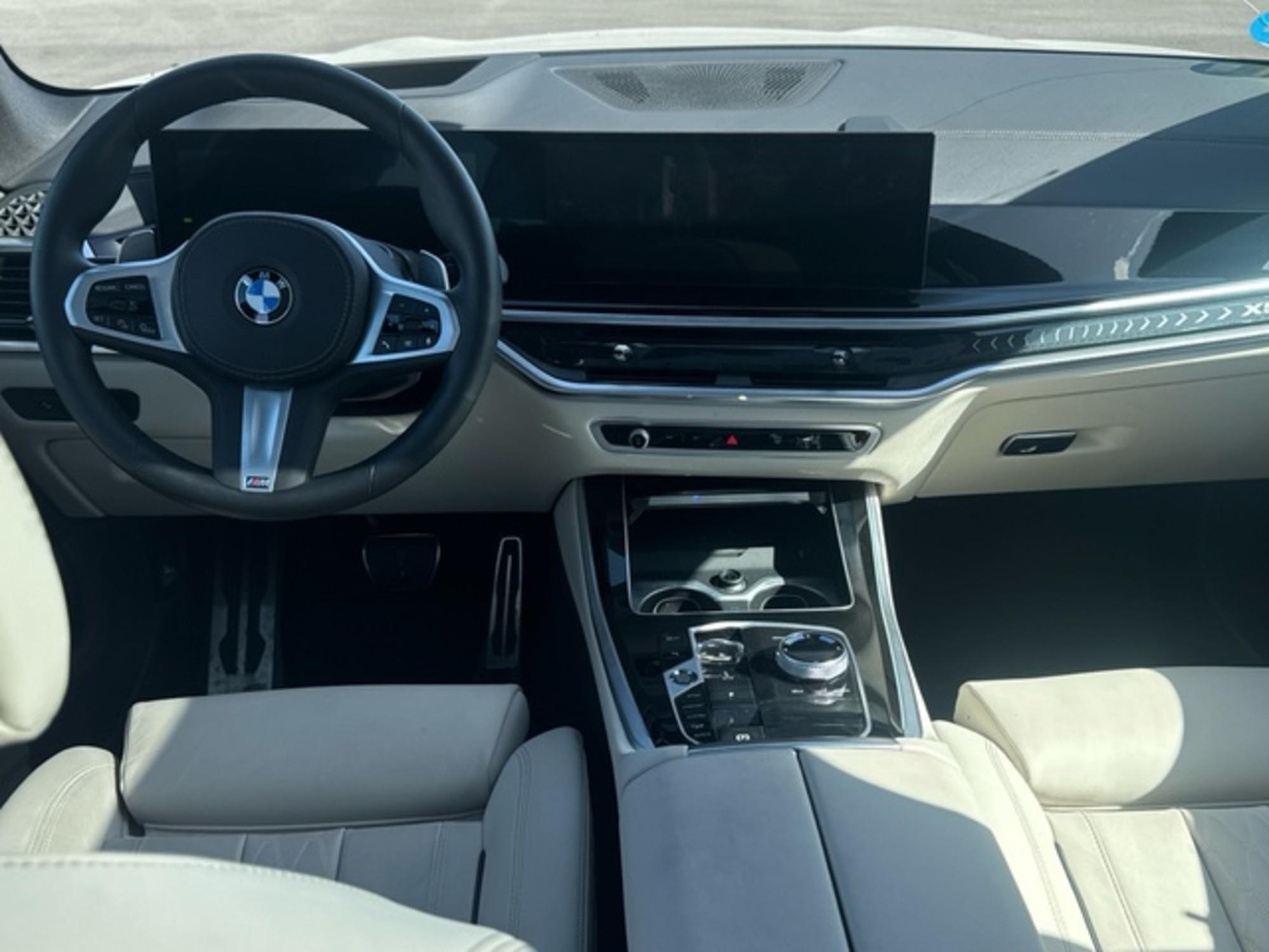 Renting BMW X5 xDrive40d xLine 259 kW (352 CV) 3
