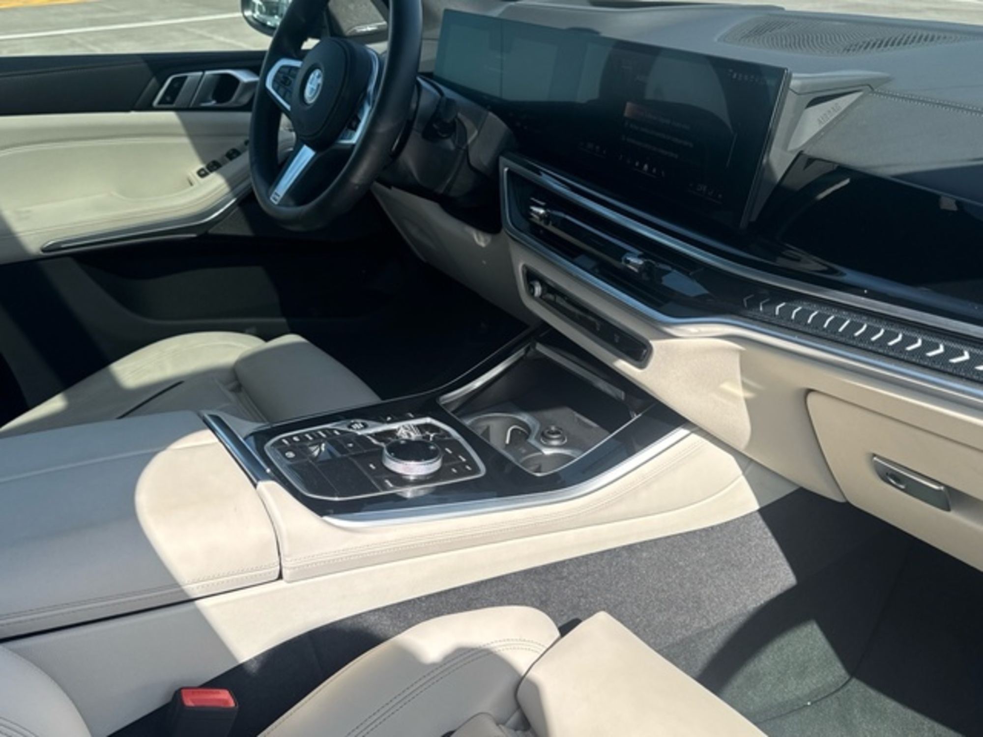 Renting BMW X5 xDrive40d xLine 259 kW (352 CV) 3