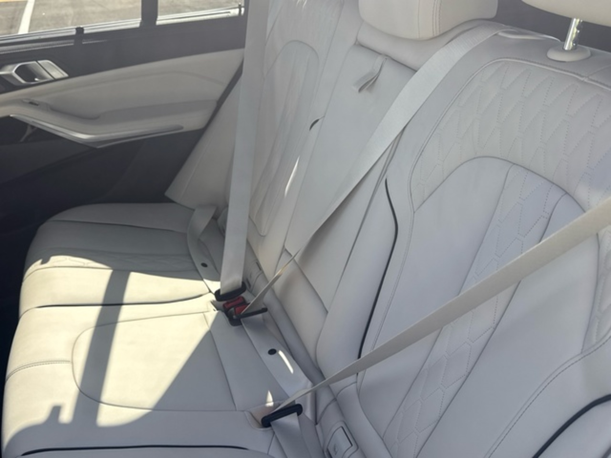 Renting BMW X5 xDrive40d xLine 259 kW (352 CV) 3