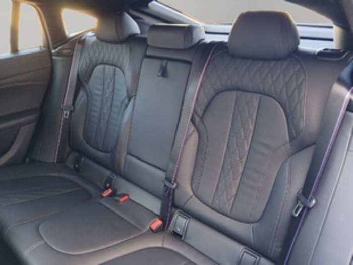 Renting BMW X6 M50i 390 kW (530 CV) 2