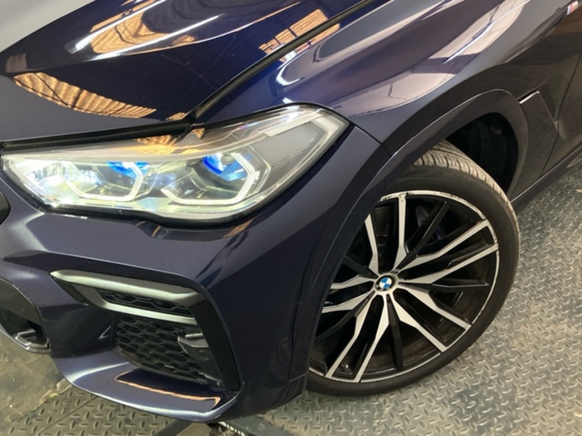 Renting BMW X6 xDrive30d 210 kW (286 CV) 2
