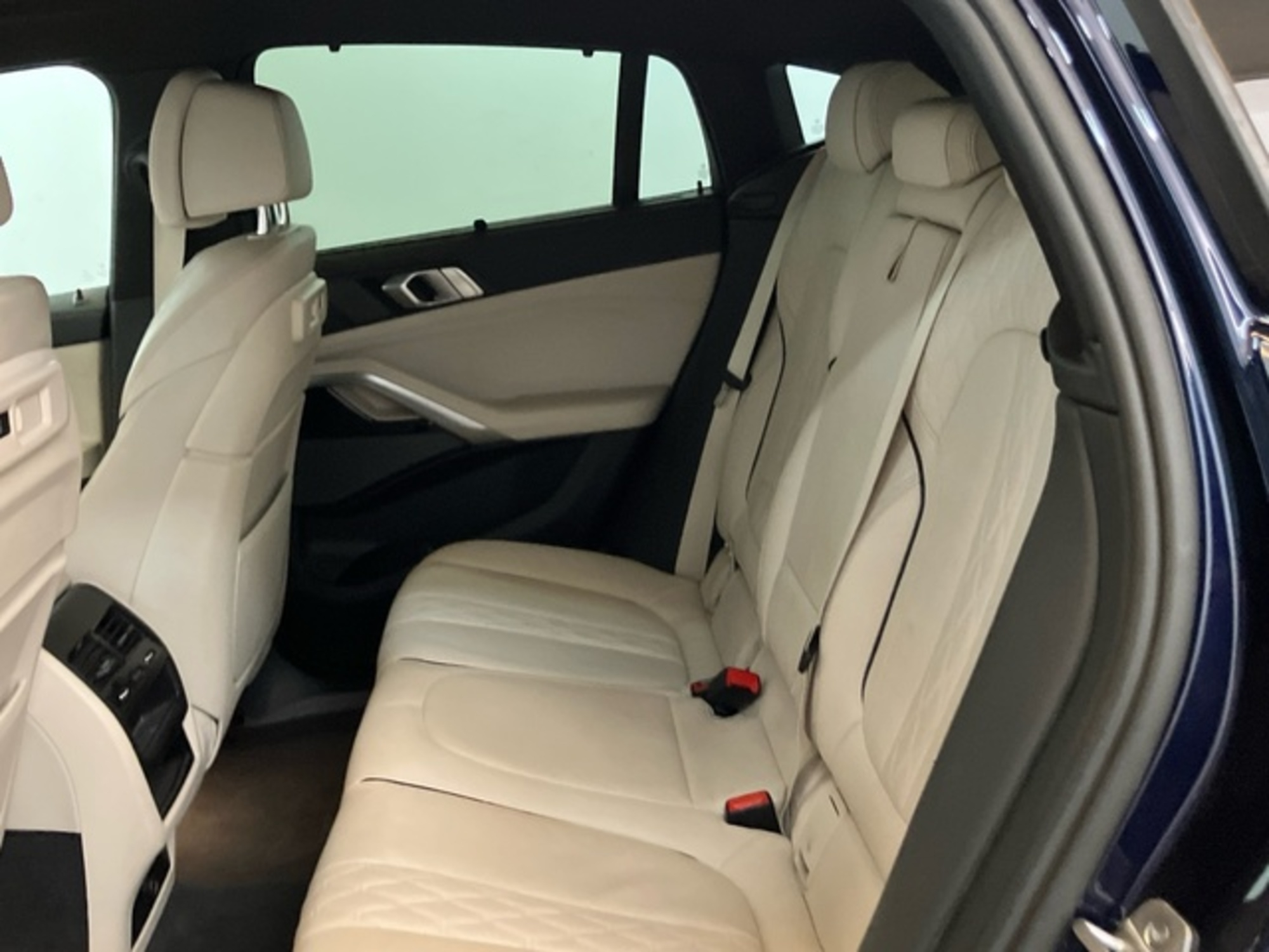 Renting BMW X6 xDrive30d 210 kW (286 CV) 2
