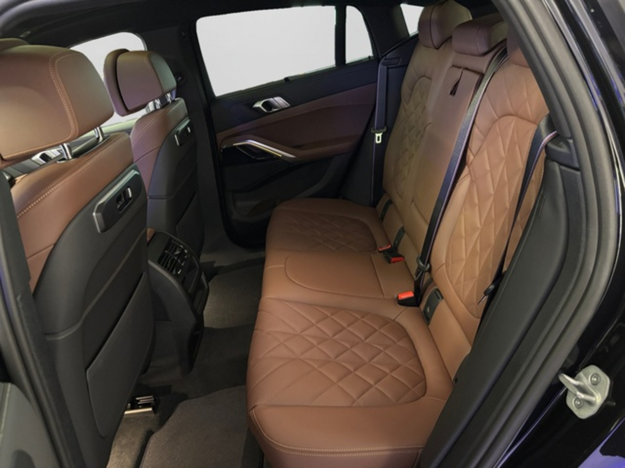 Renting BMW X6 xDrive30d M Sport 210 kW (286 CV) 7