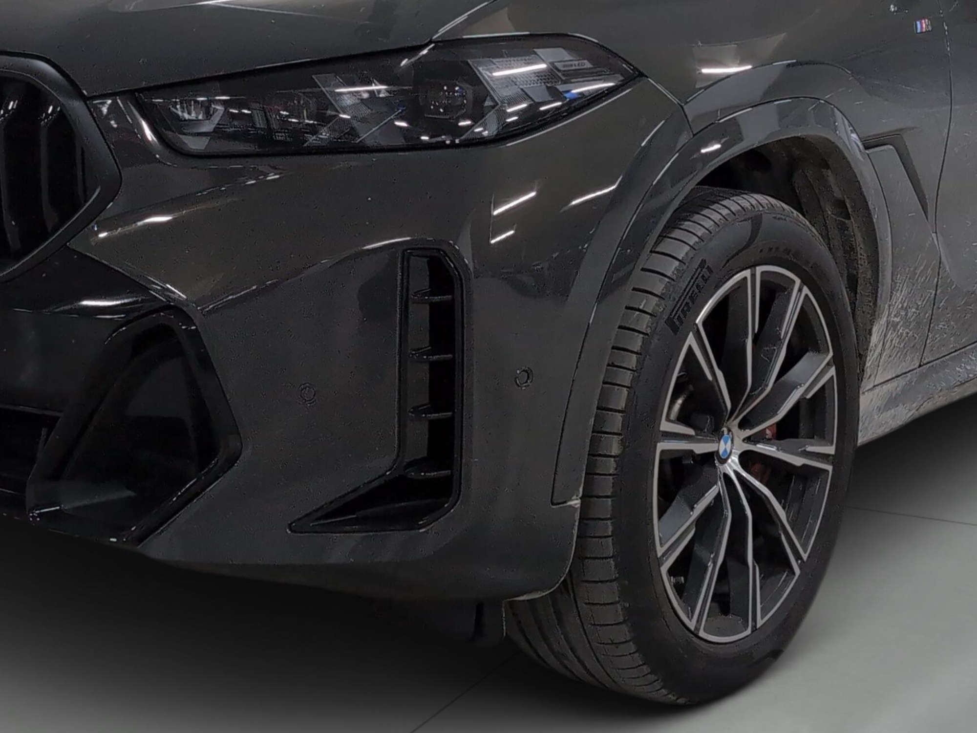 Renting BMW X6 xDrive40d M Sport 259 kW (352 CV) 1