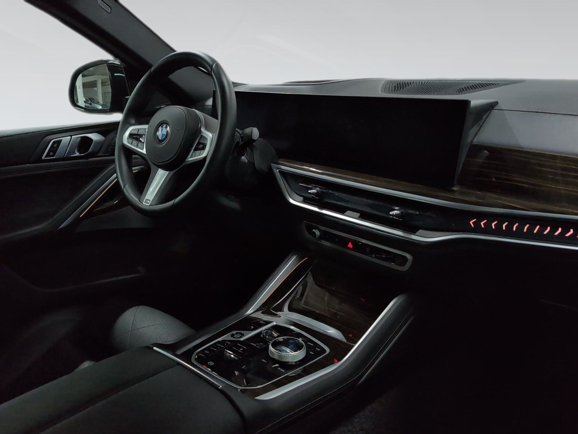 Renting BMW X6 xDrive40d M Sport 259 kW (352 CV) 1